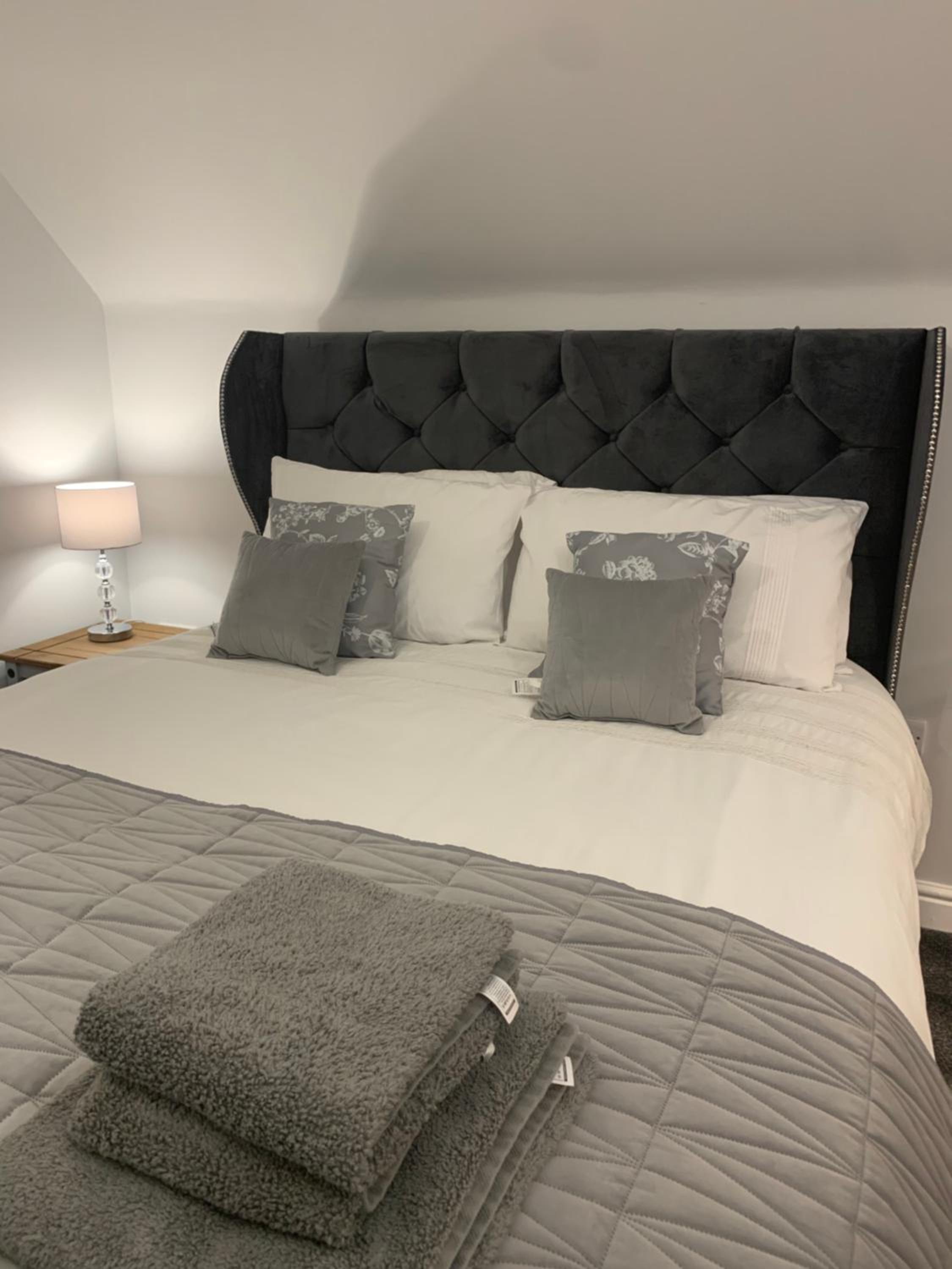Two-Bedroom House - Photo 4
