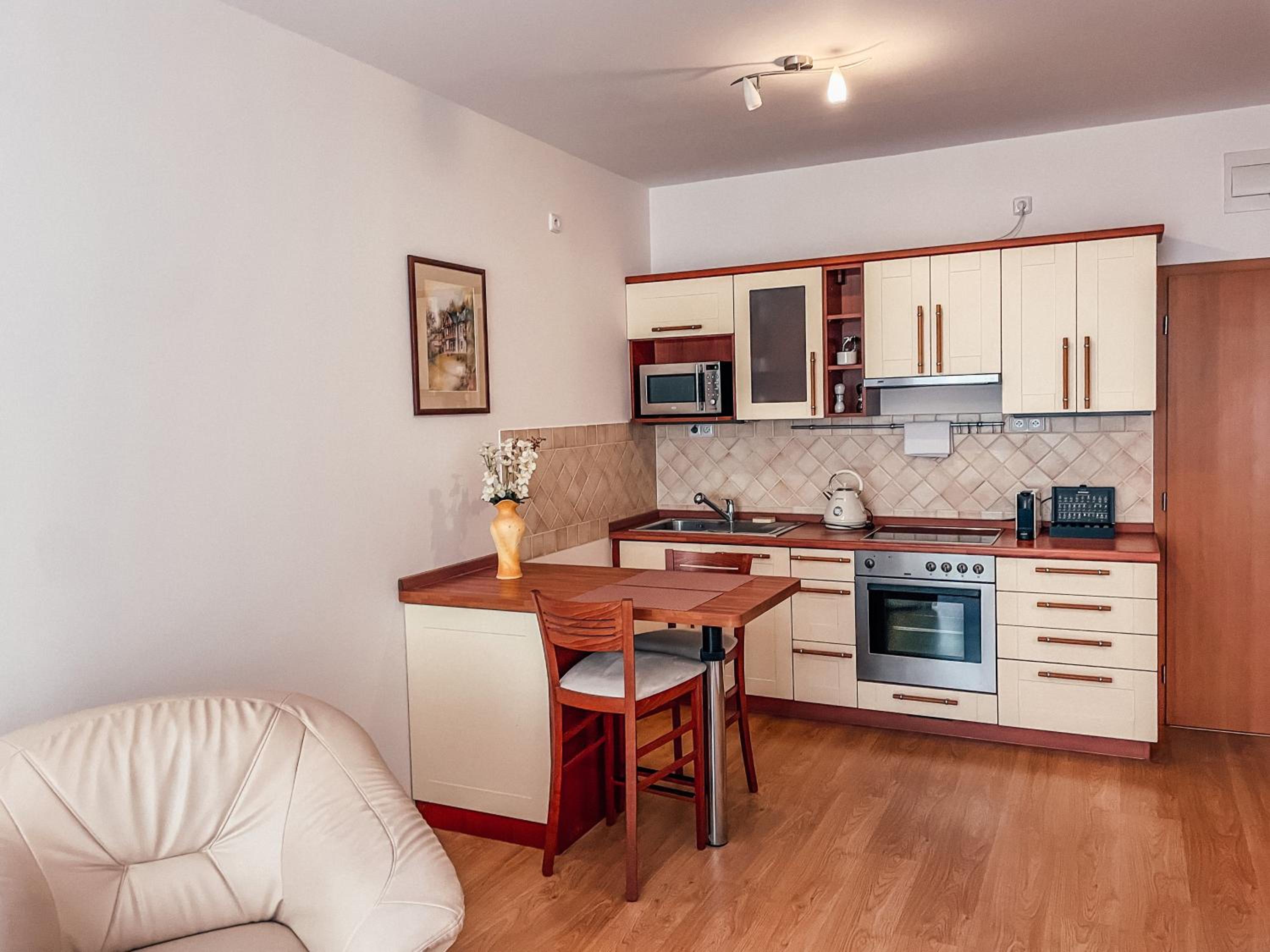 Apartment with Balcony photo 3