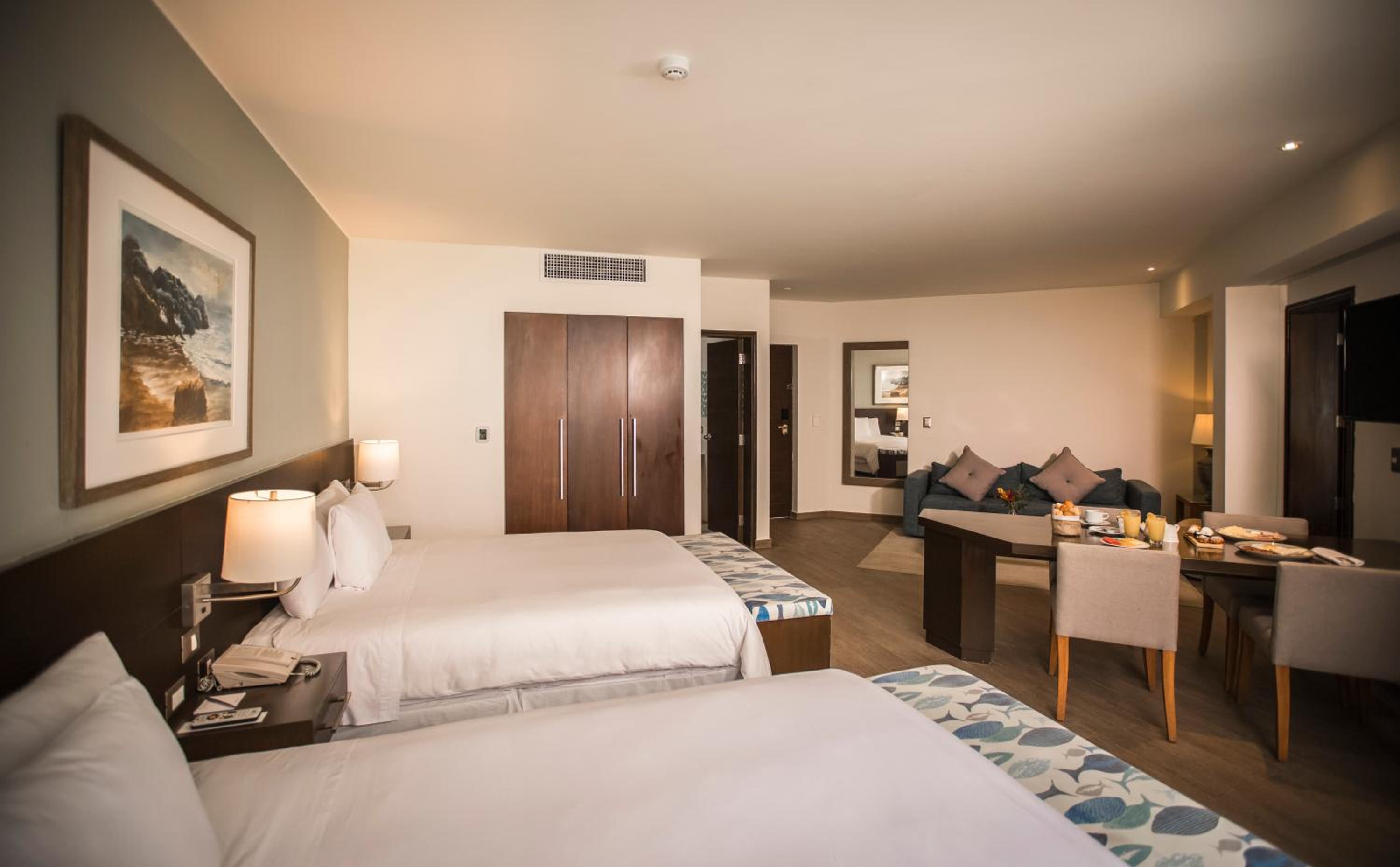 Family Suite with Garden View photo 2