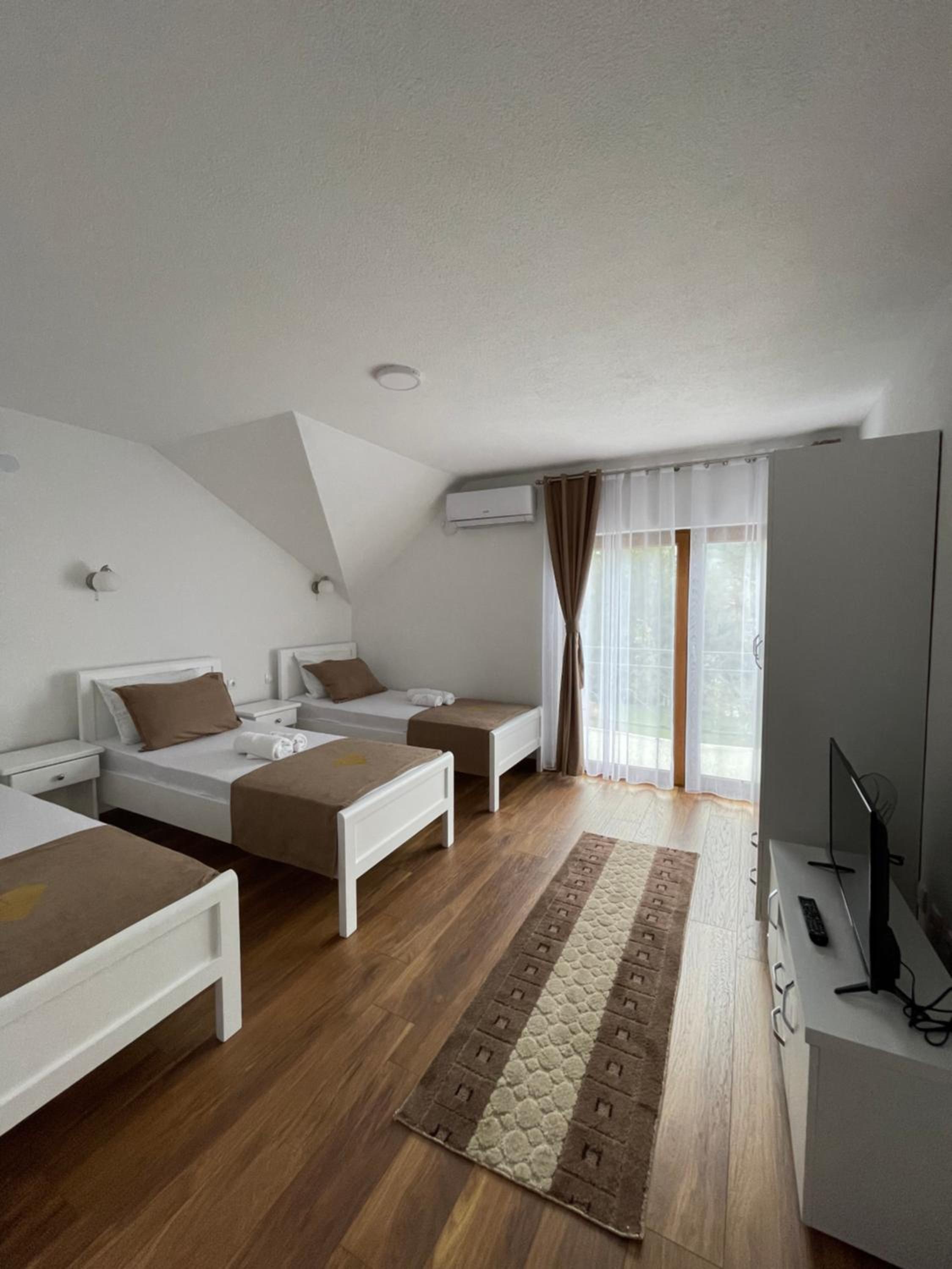 Triple Room with Private Bathroom photo 1