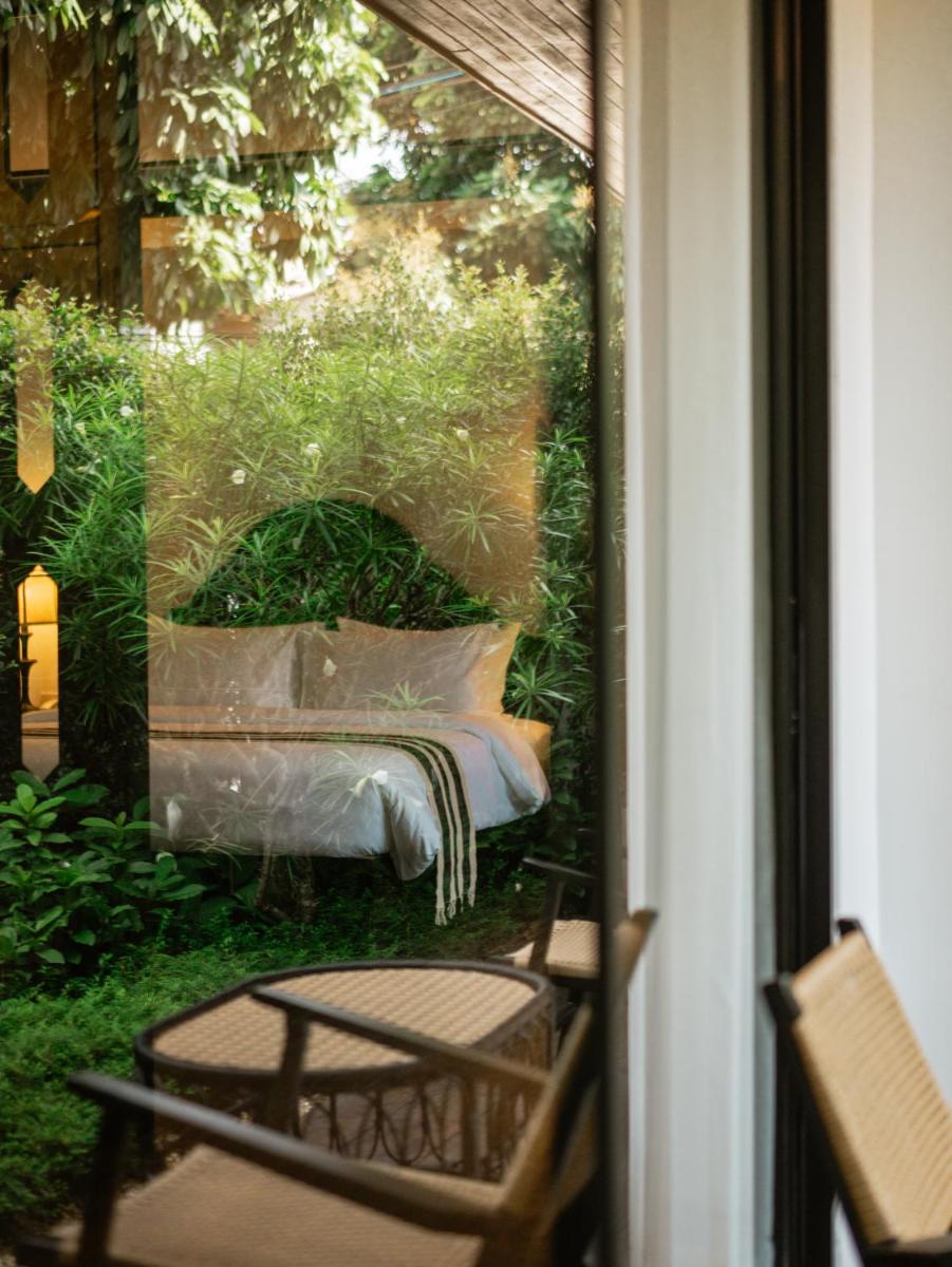 Family Room with Garden View - Photo 4