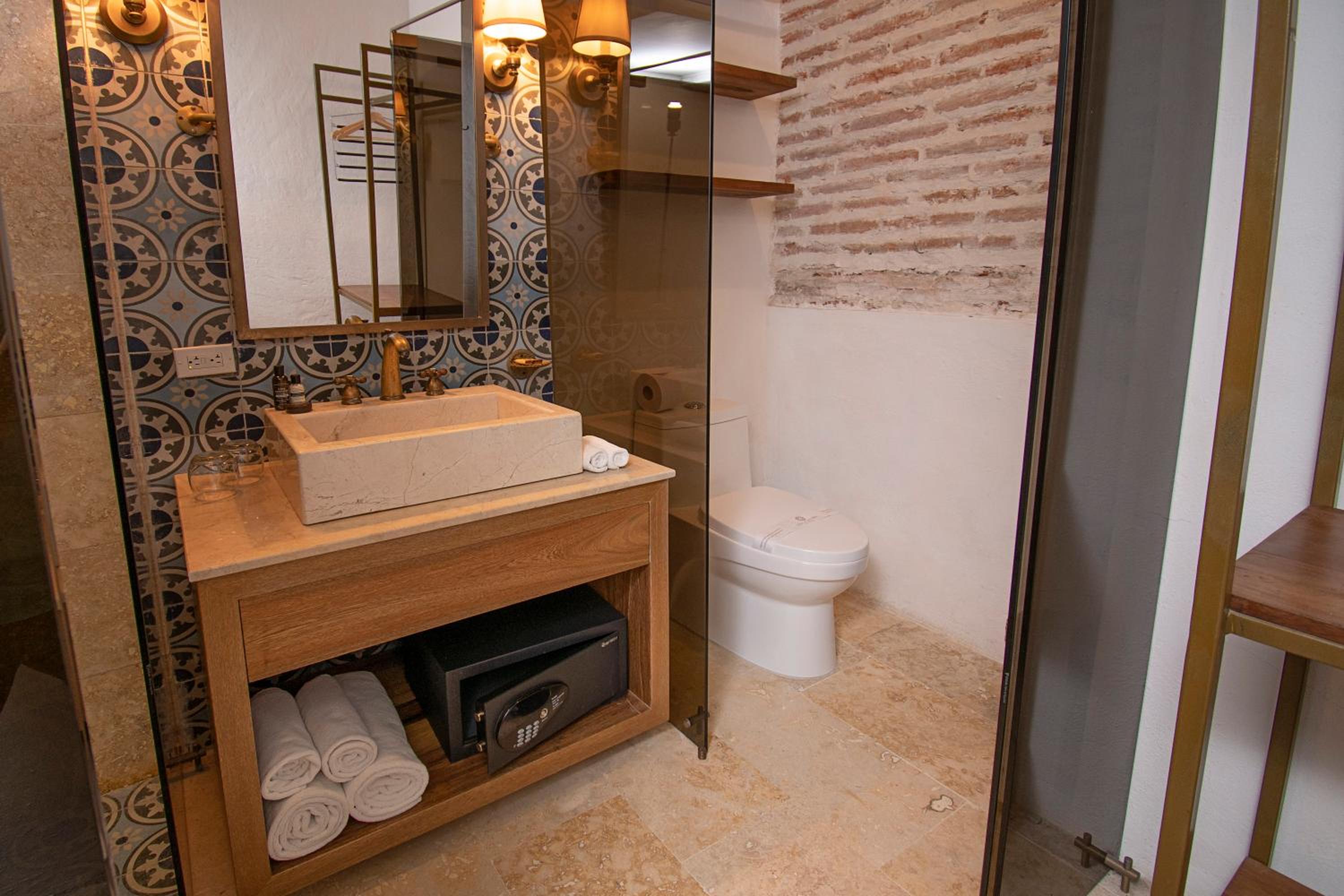 Premium Queen Room - Non-Smoking photo 3