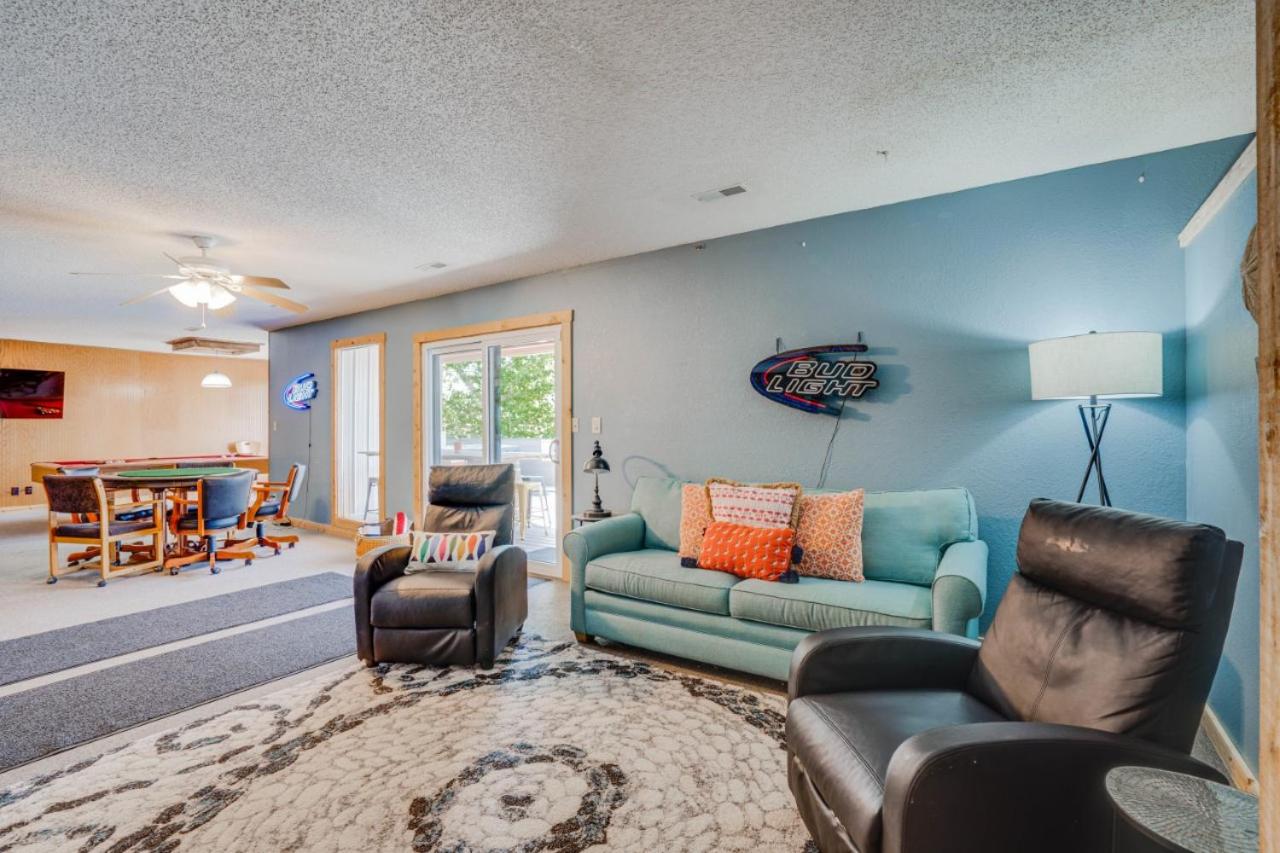 Six-Bedroom House photo 1