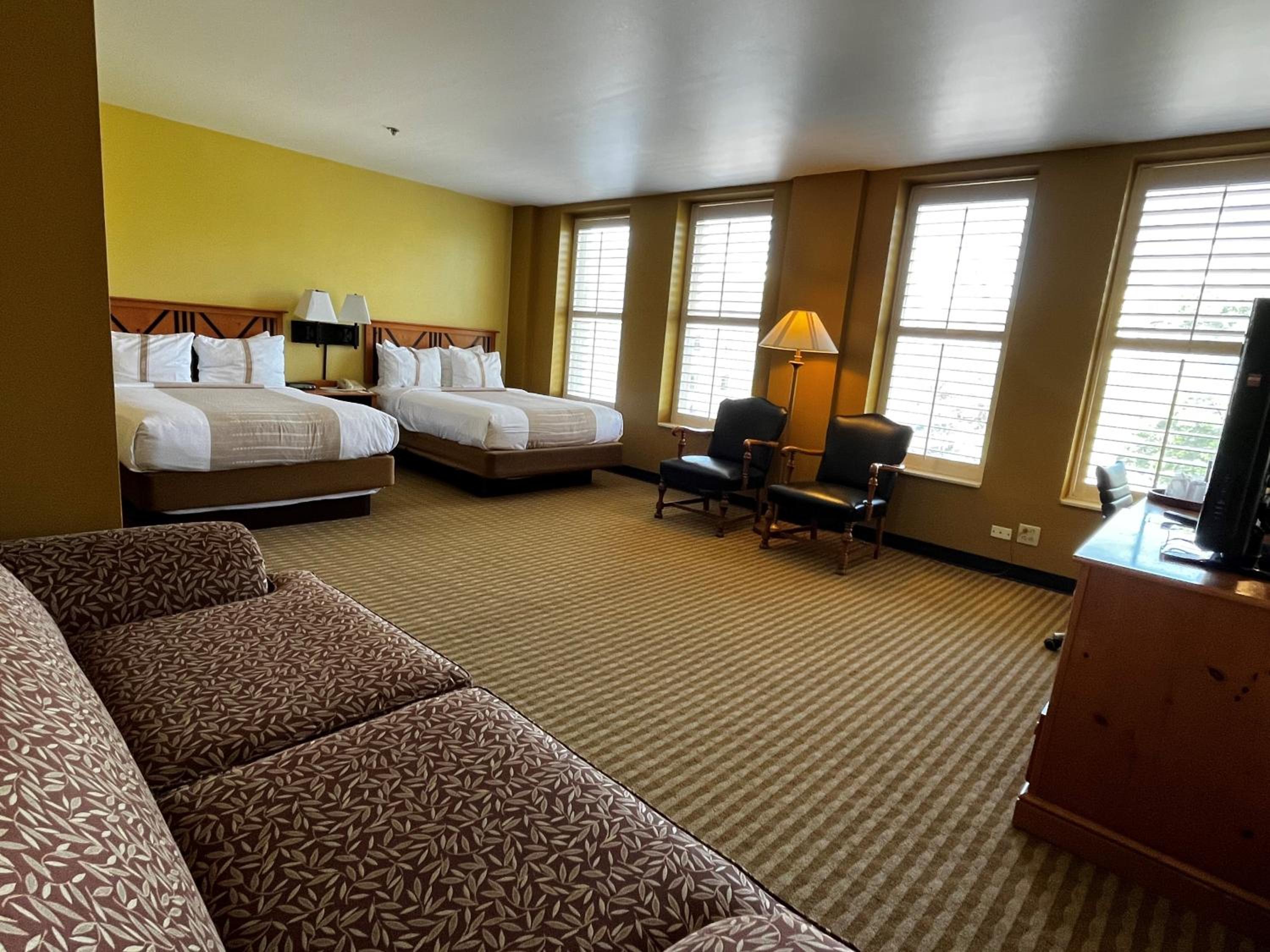 Double or Twin Room with City View - Photo 1