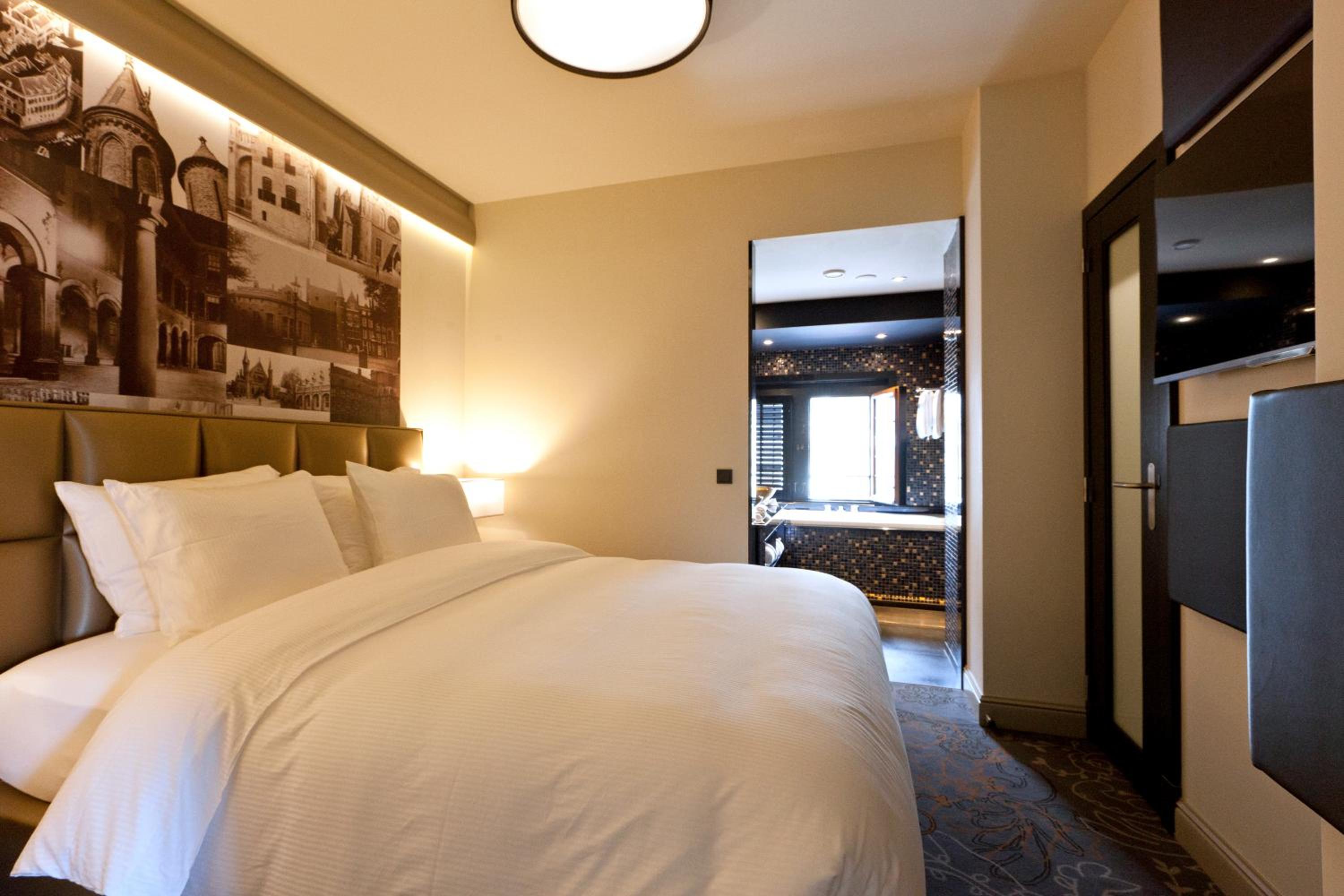 Deluxe Suite With Ensuite Bathroom photo 3