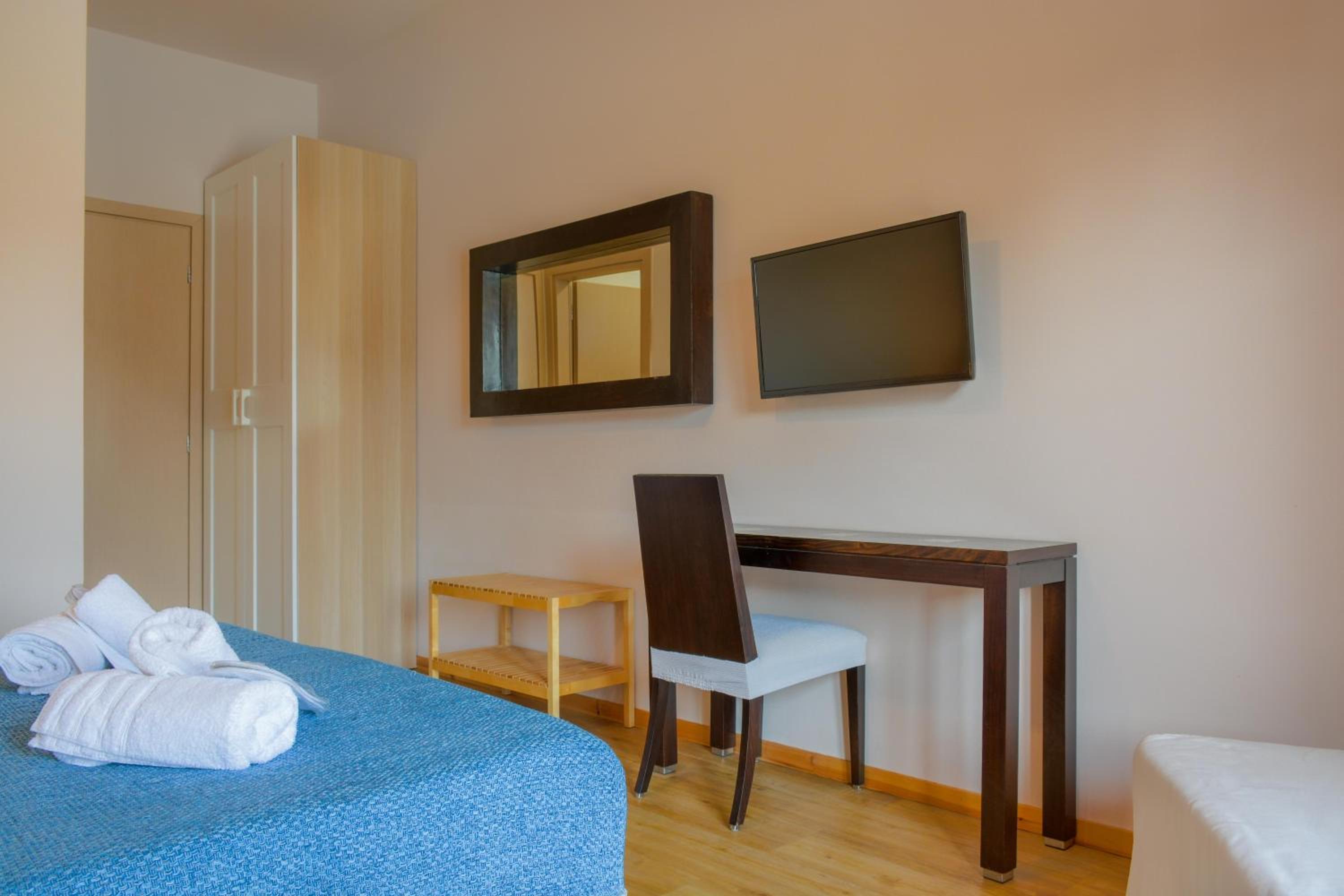 Superior Double Room with Pool View - Photo 8