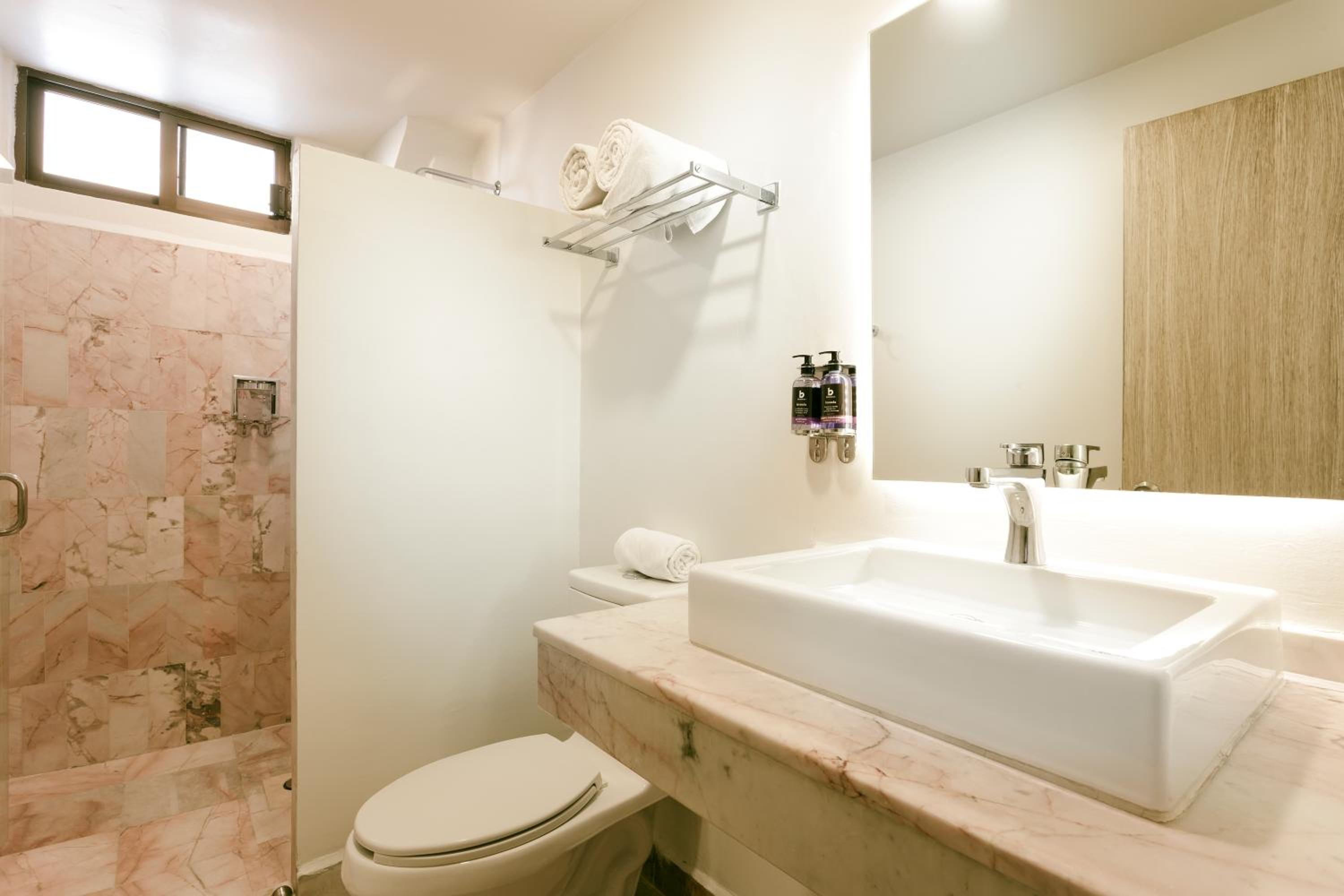 Executive Room 1 King - Photo 8