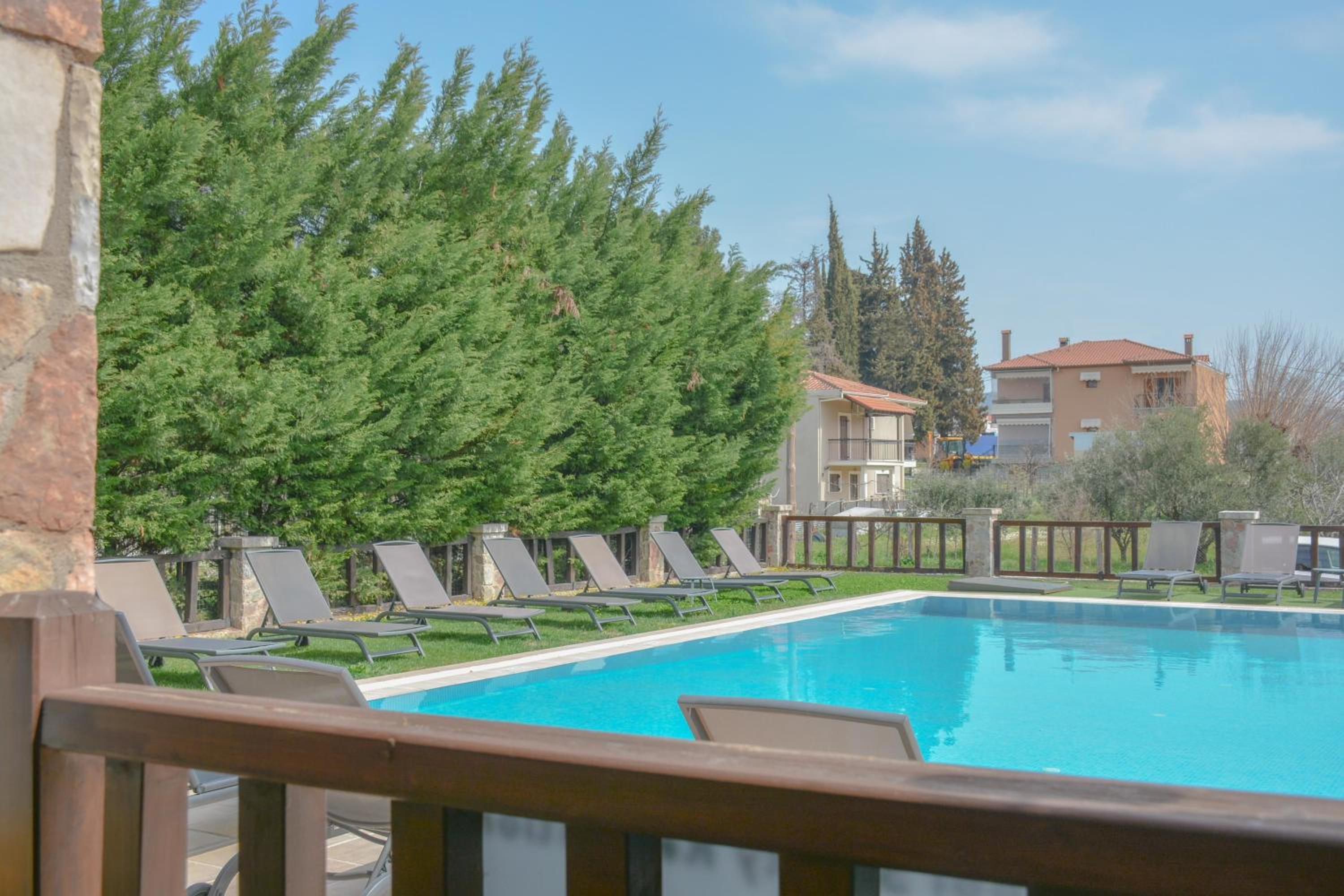 Superior Double Room with Pool View - Photo 13