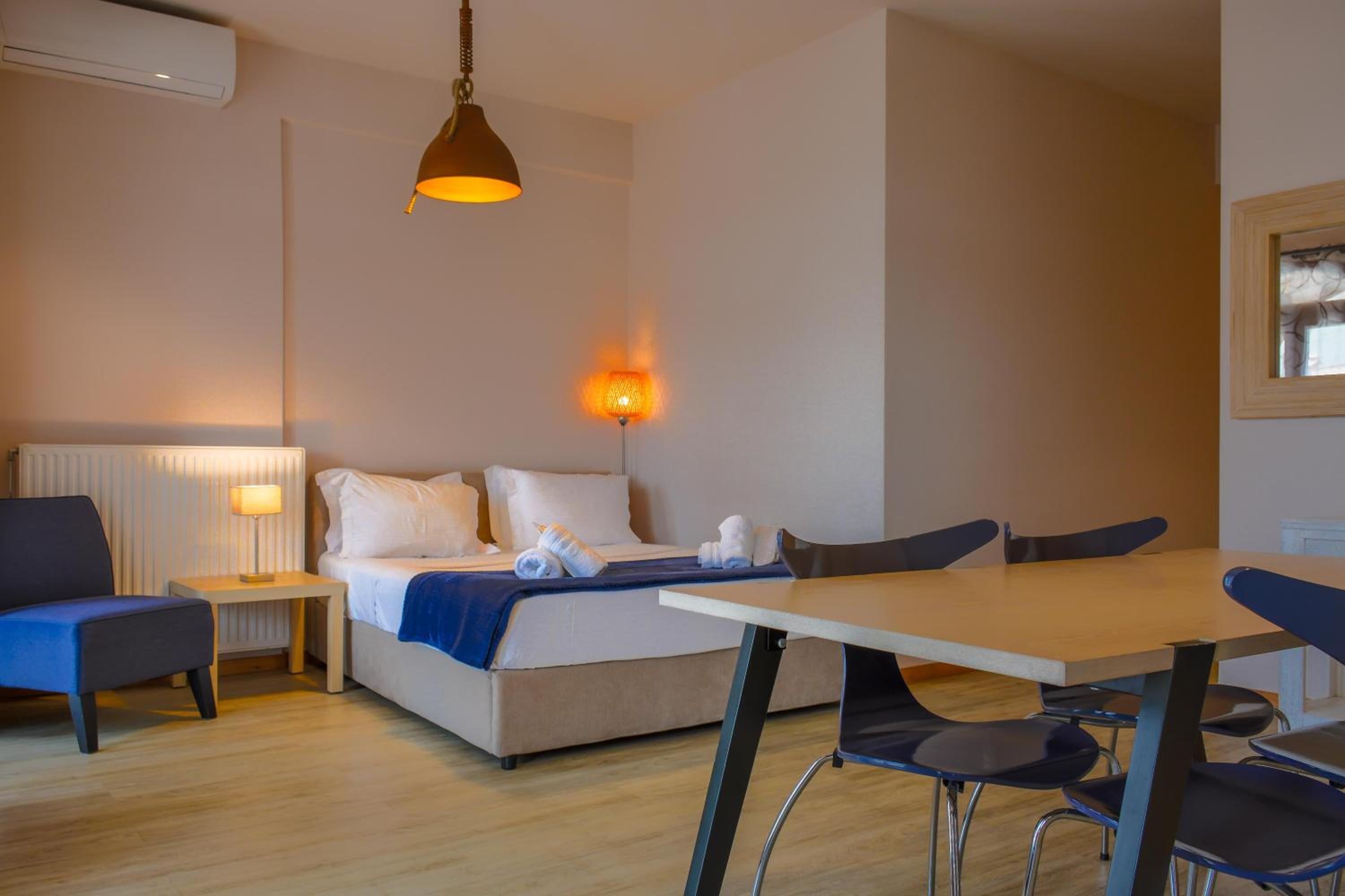 Deluxe Family Suite with Street View