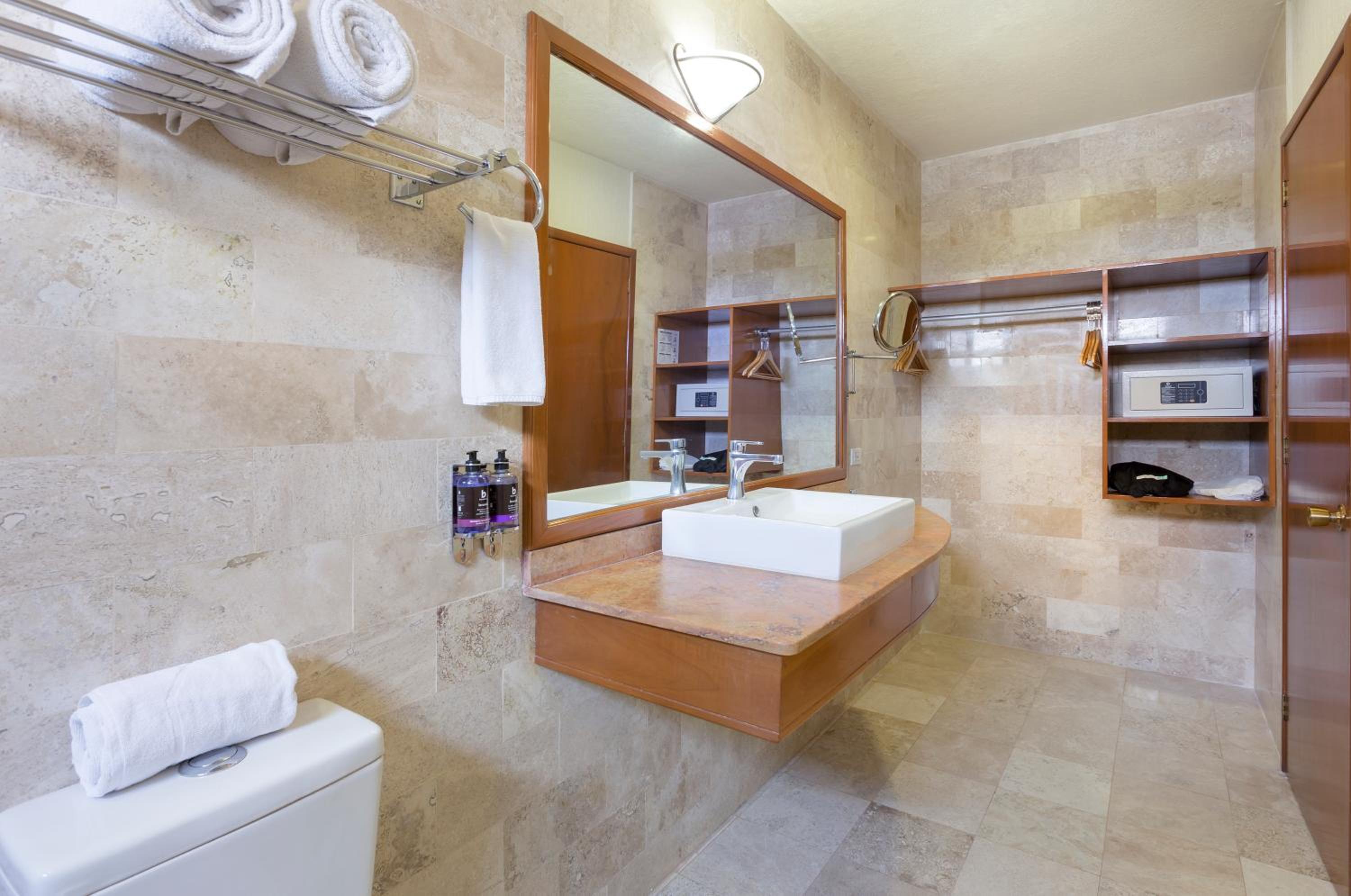 Executive Room 1 King - Photo 11