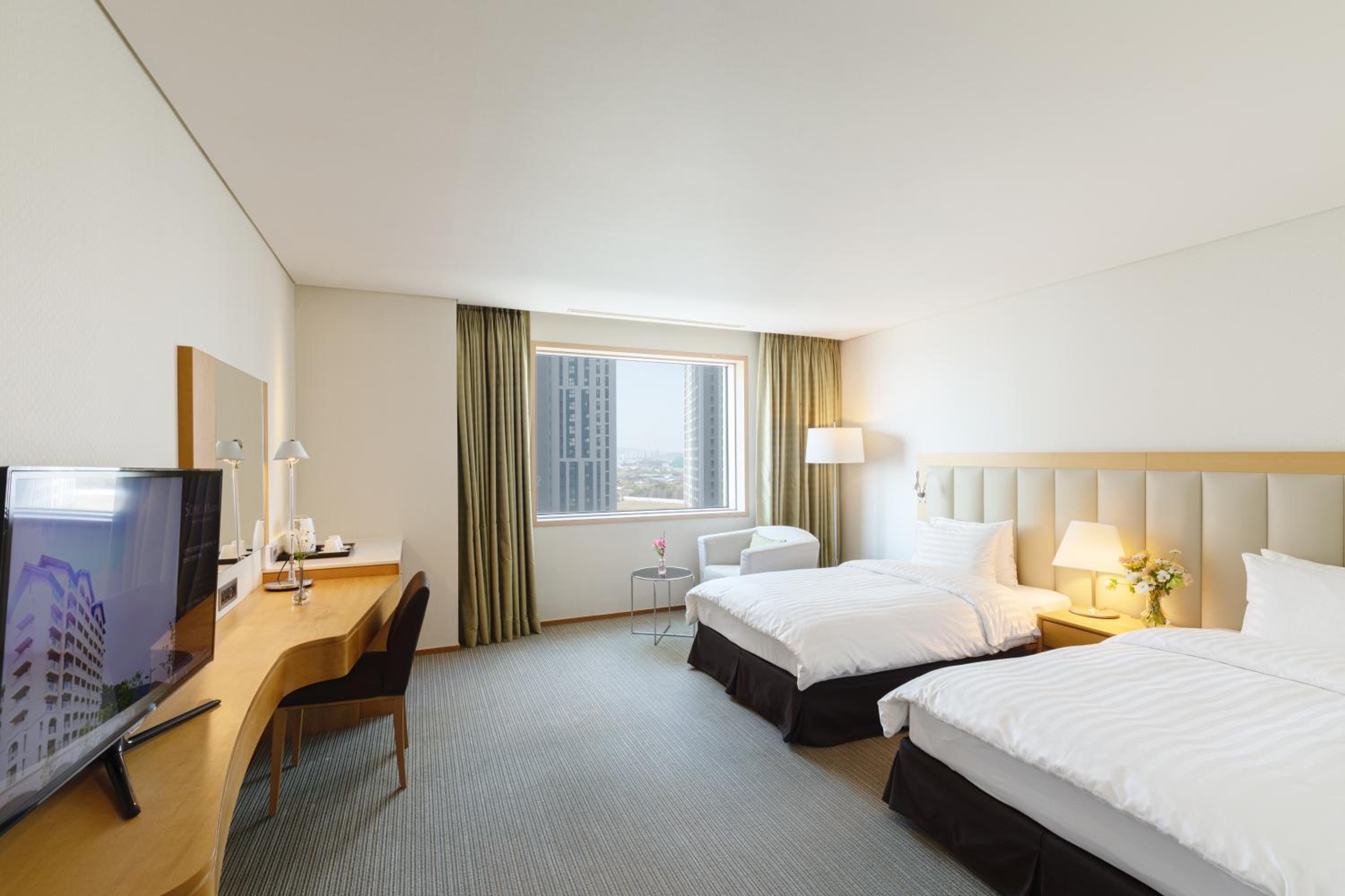 EAST Tower Deluxe Twin Room