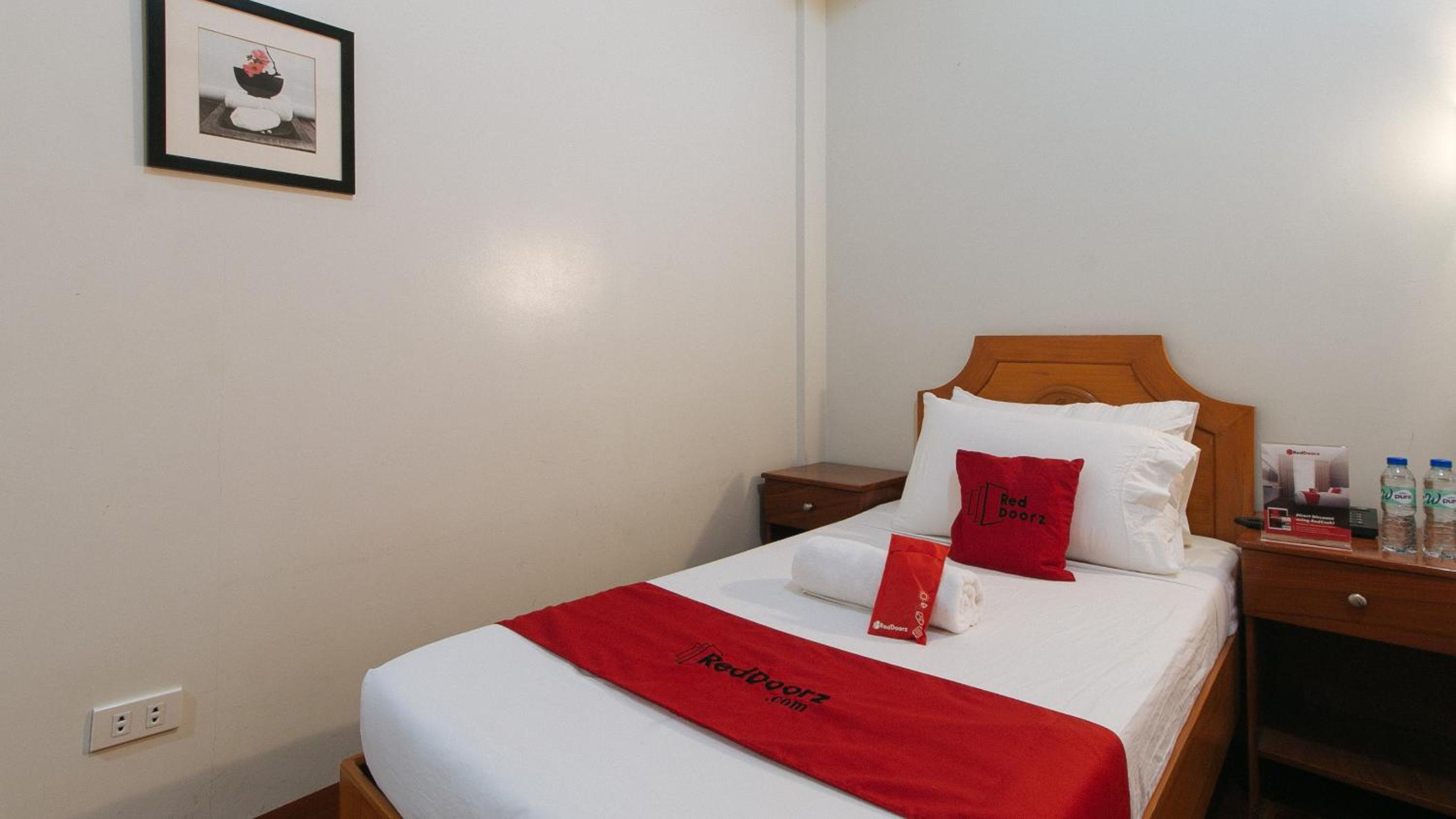 Deluxe Room - Photo 9