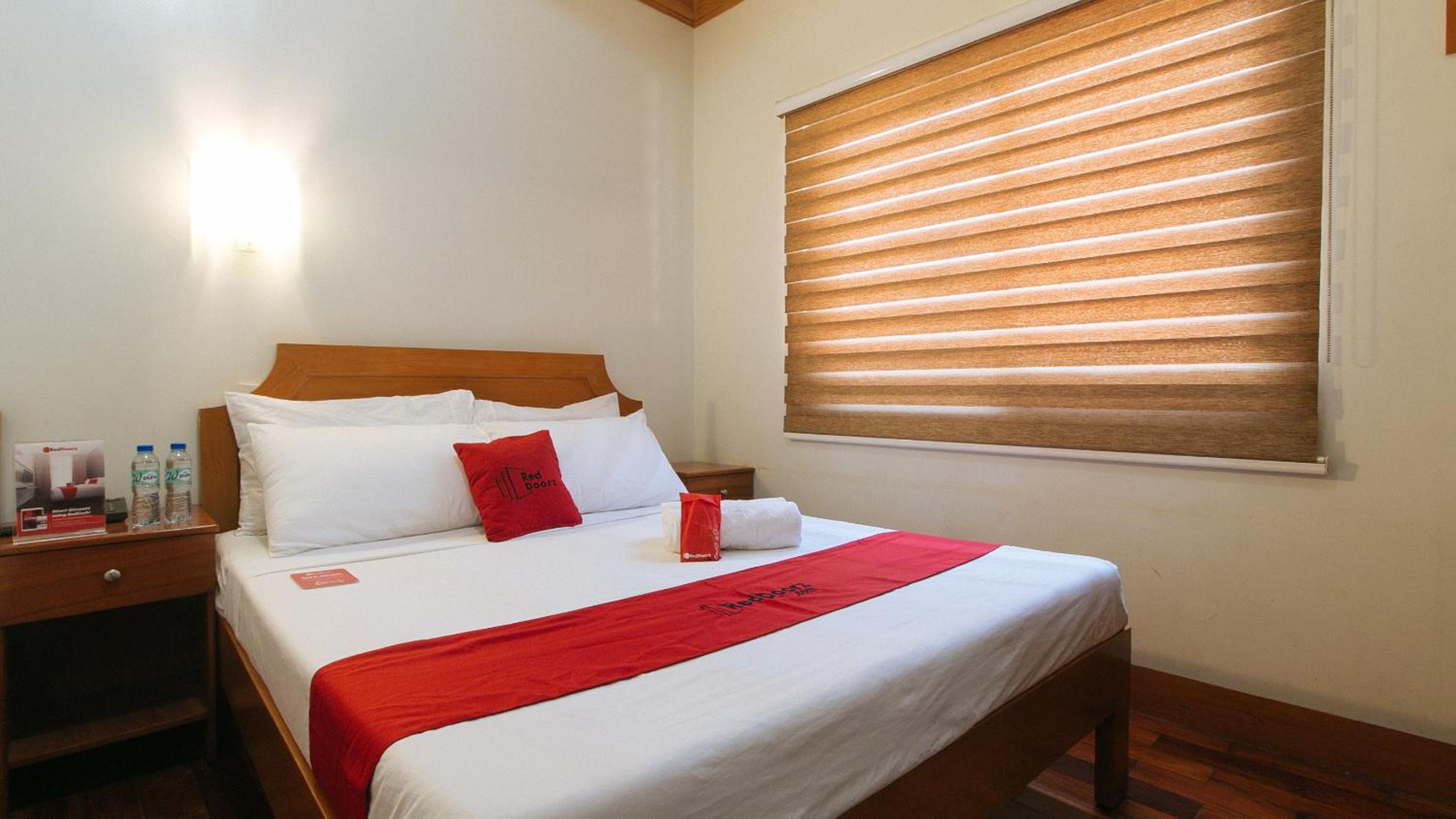 Deluxe Room - Photo 10