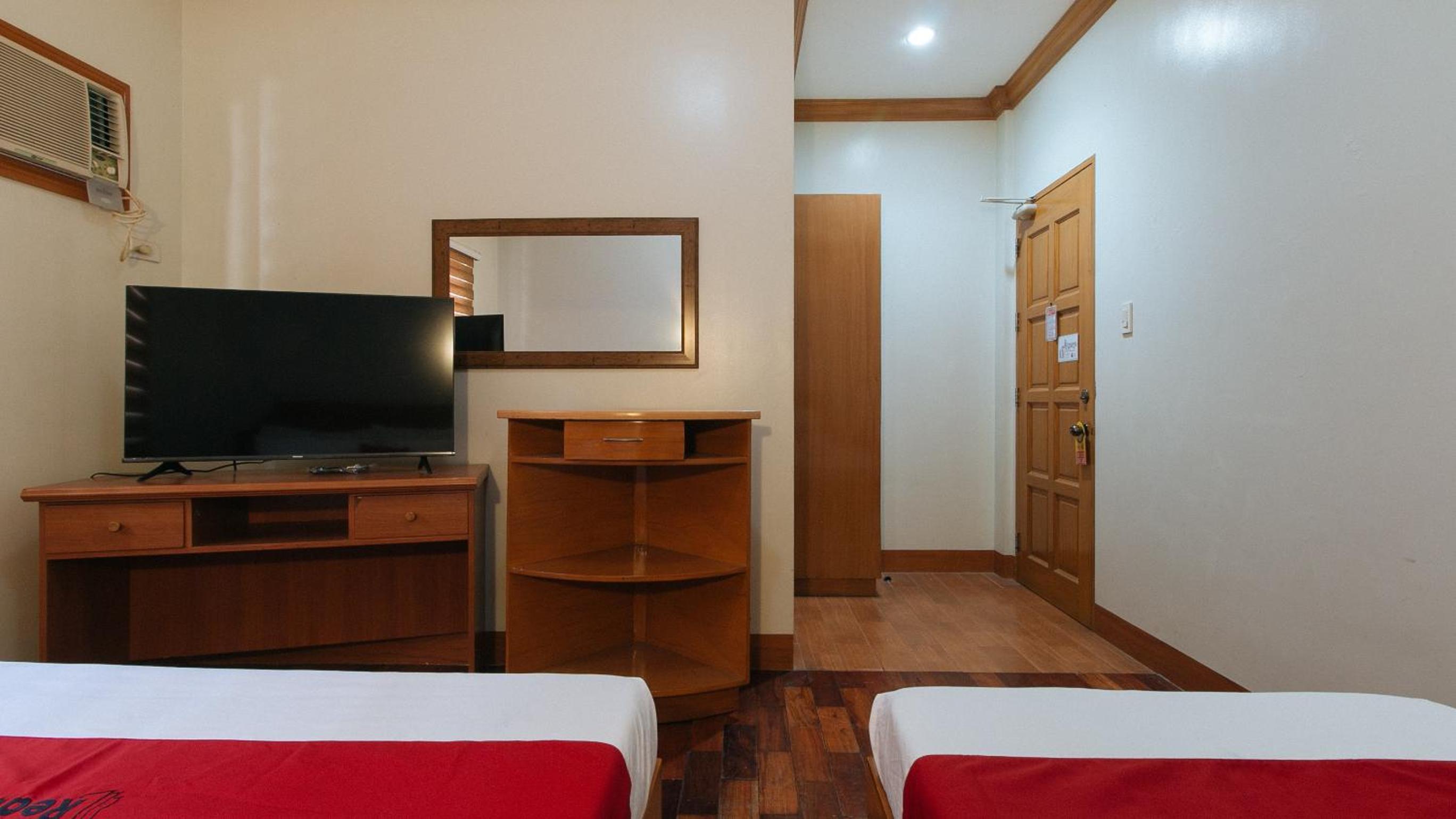 Deluxe Room - Photo 11