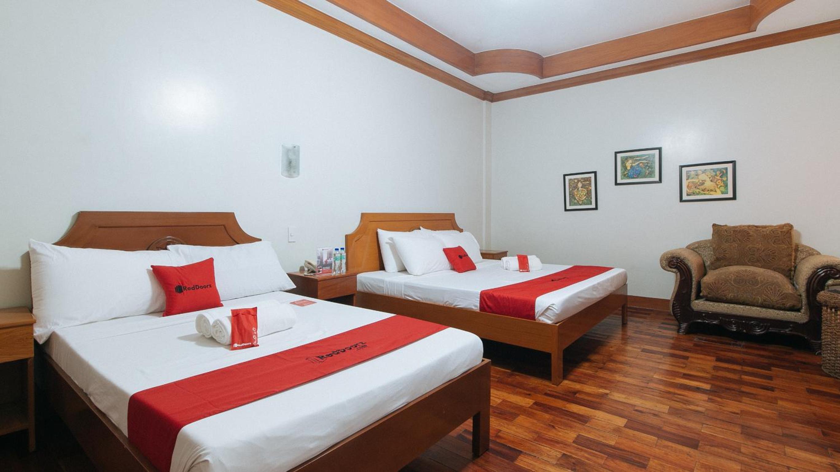 Suite - Photo 1