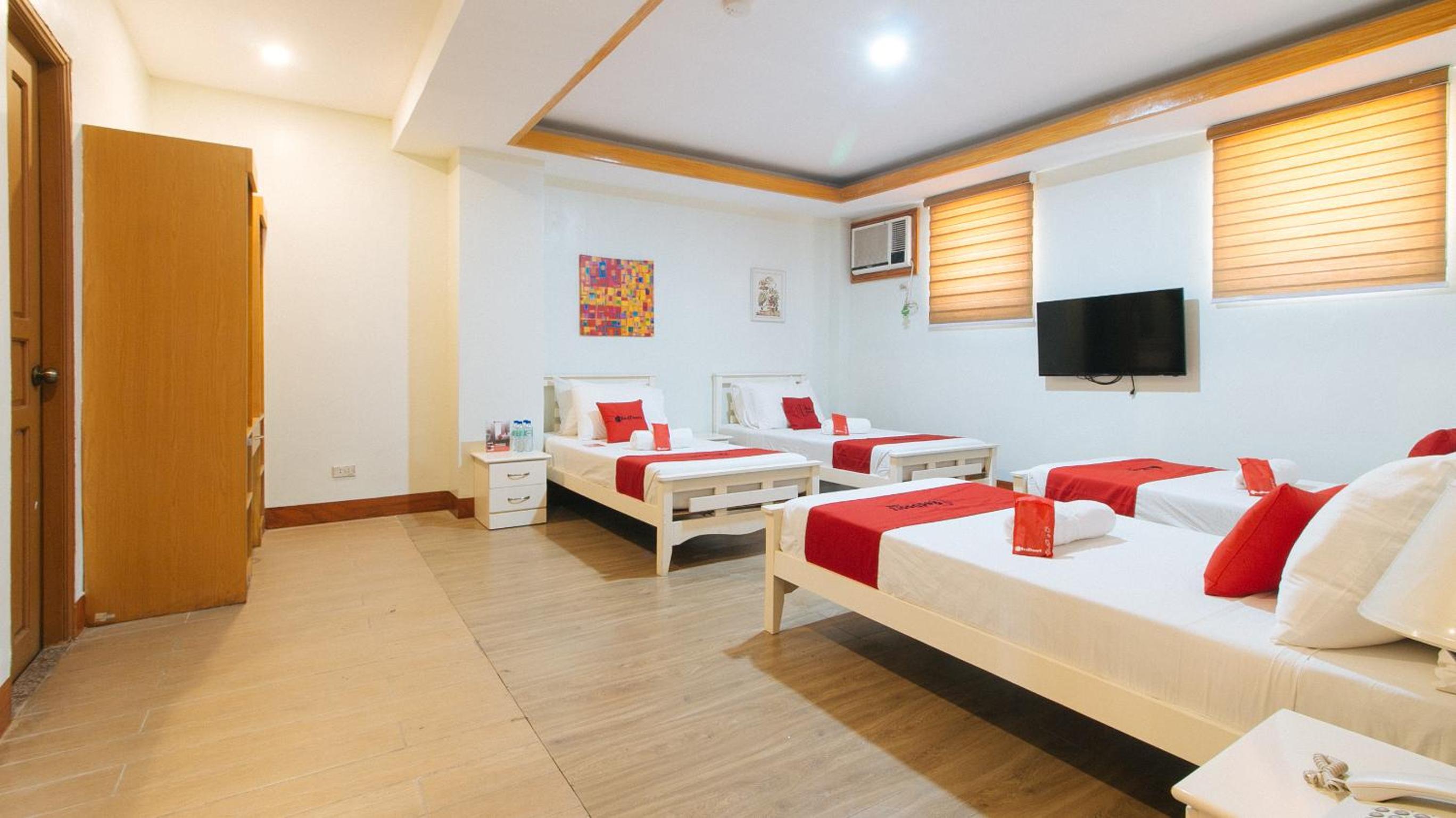Quadruple Room - Photo 9