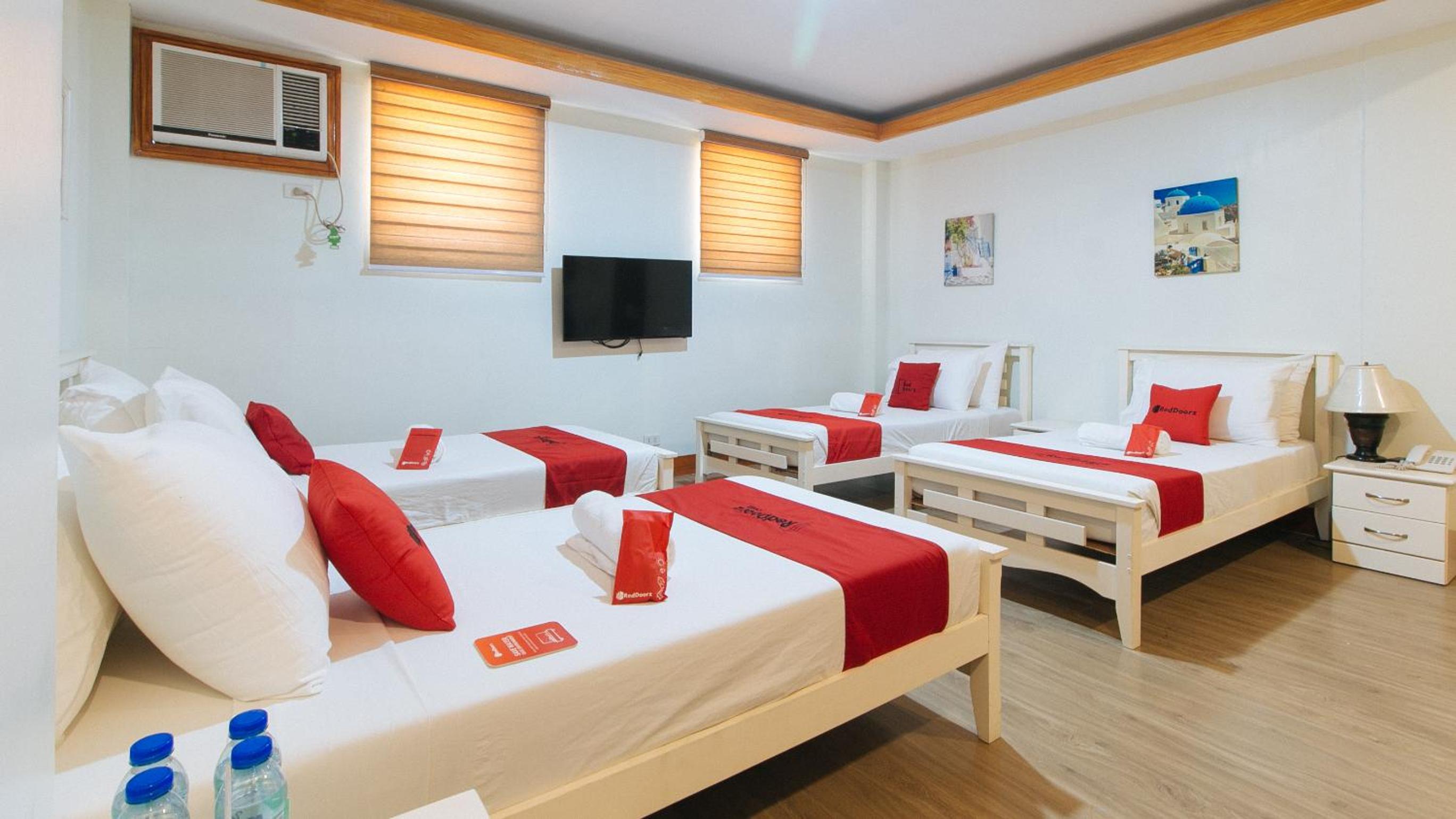 Quadruple Room - Photo 8