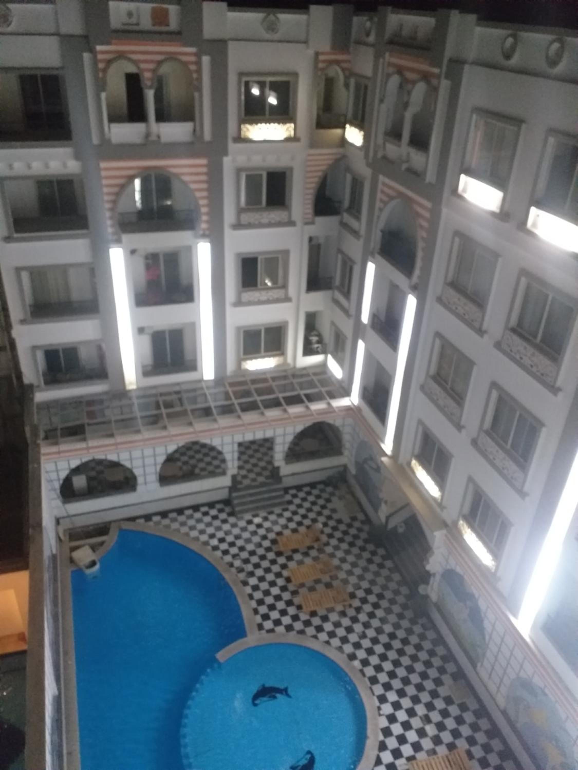 One-Bedroom Apartment - Photo 2