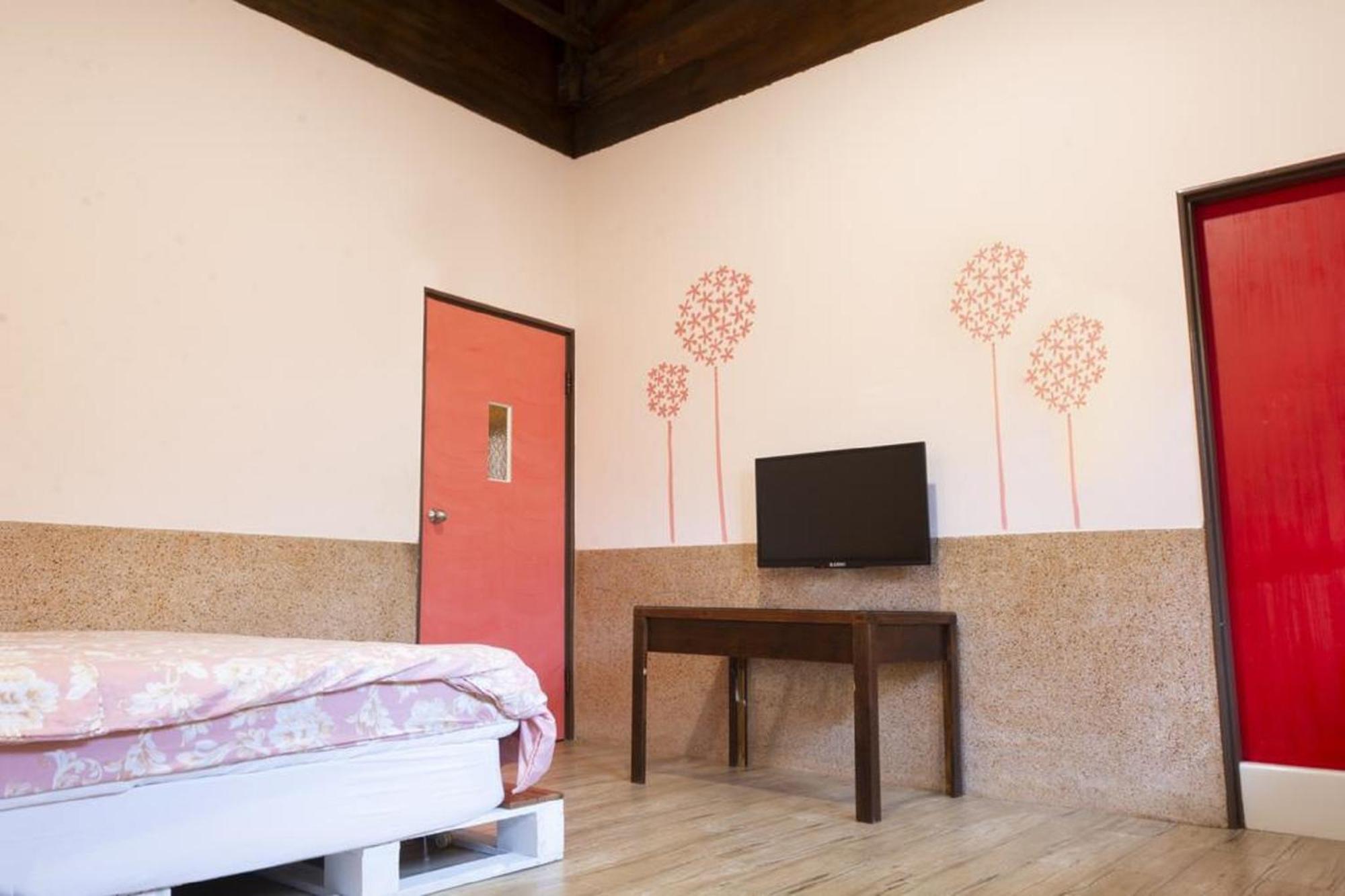 Large Double Room - Photo 4