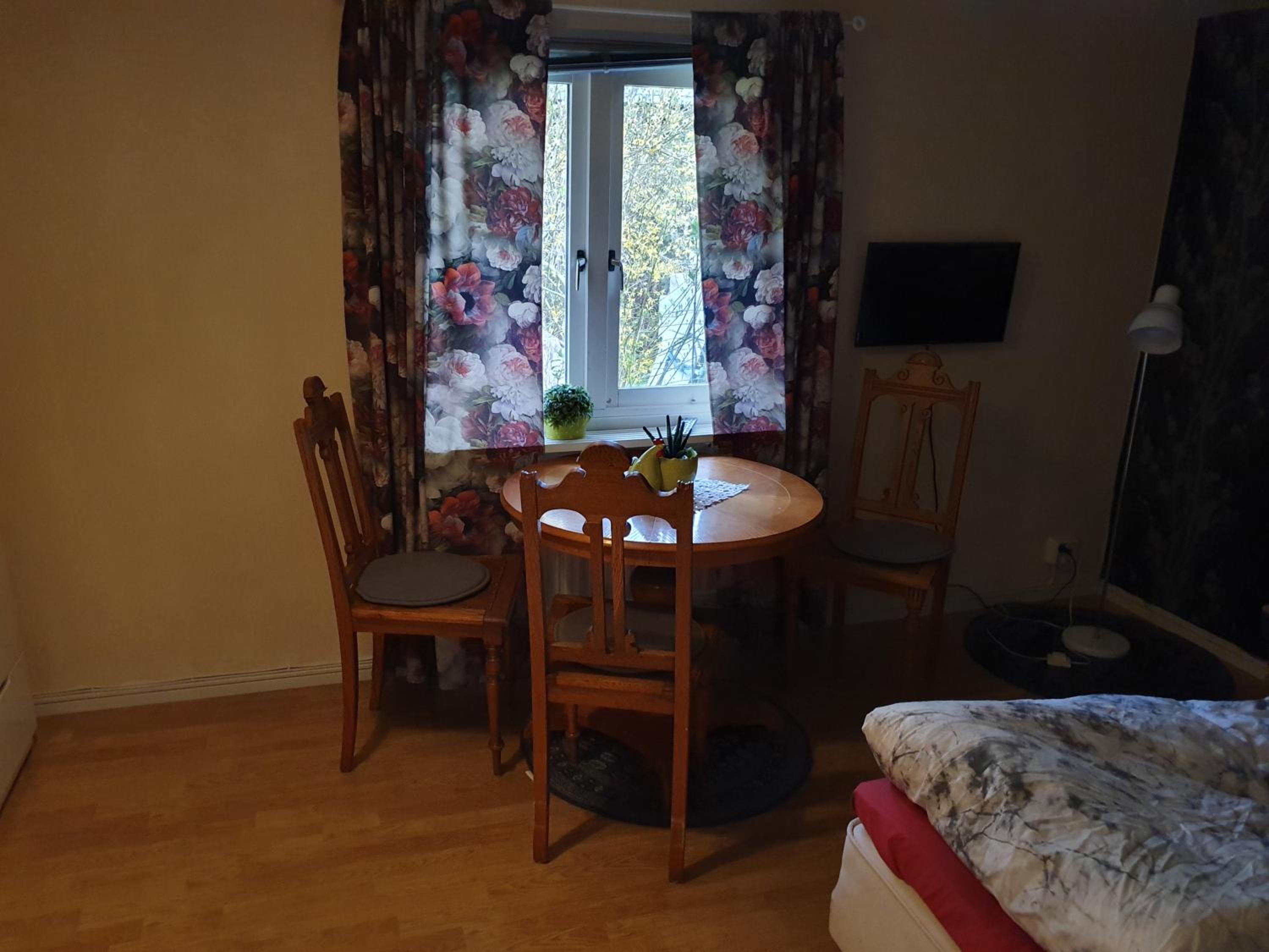 One-Bedroom Apartment - Photo 9
