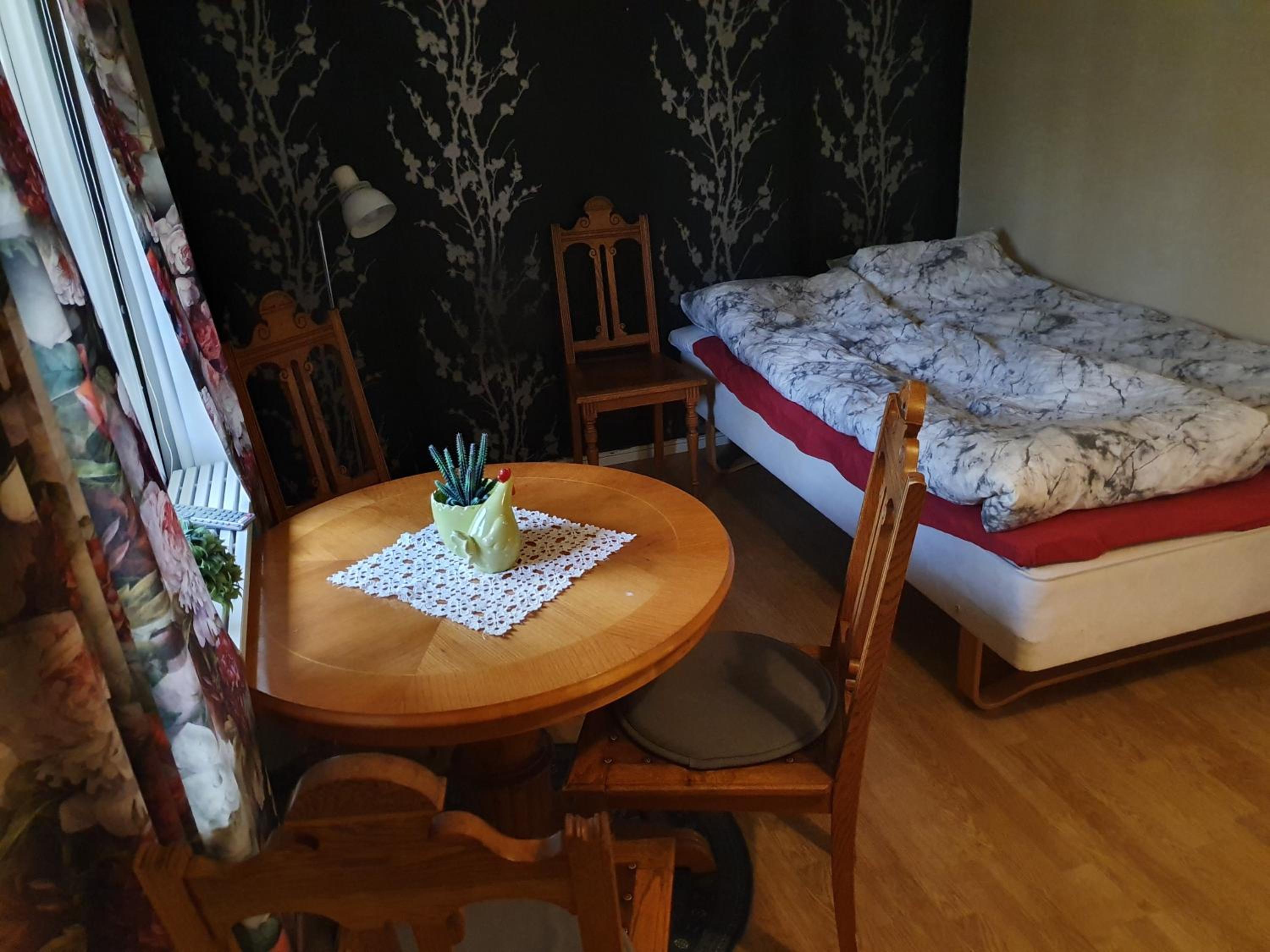 One-Bedroom Apartment - Photo 1