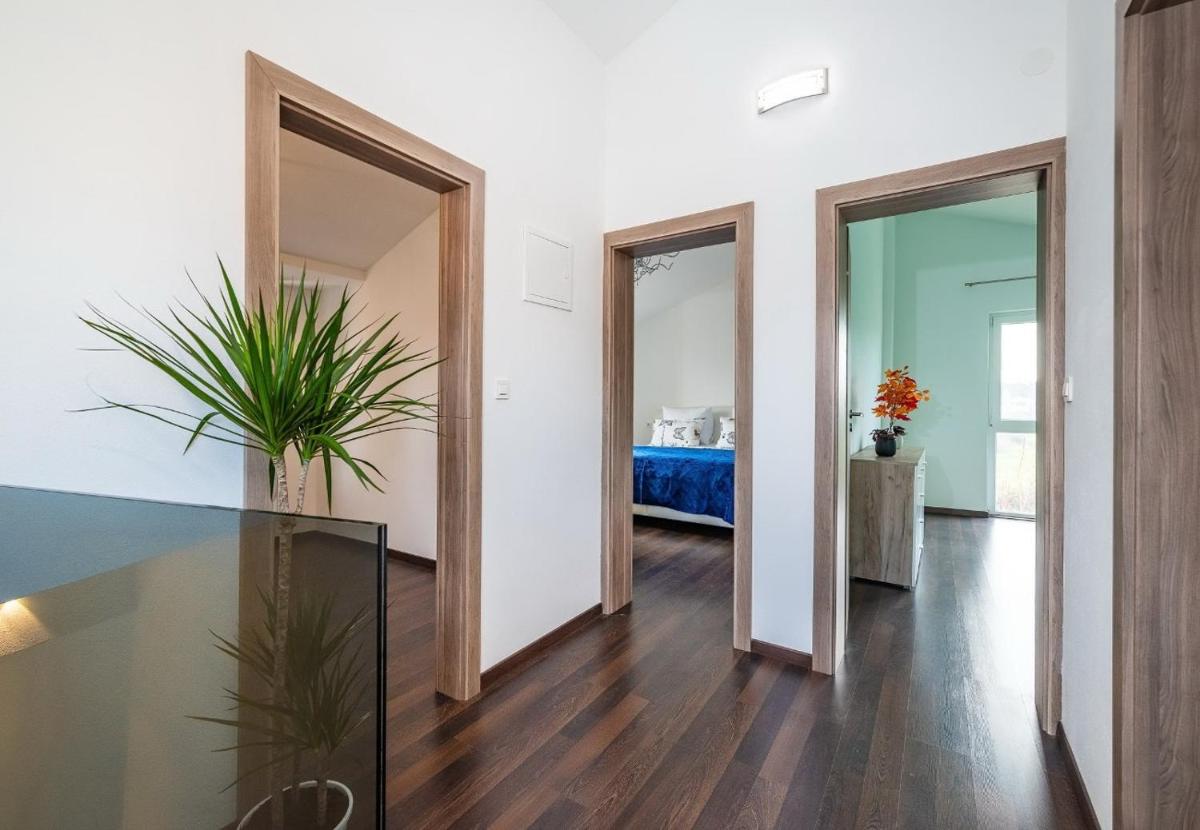 Three-Bedroom House photo 2