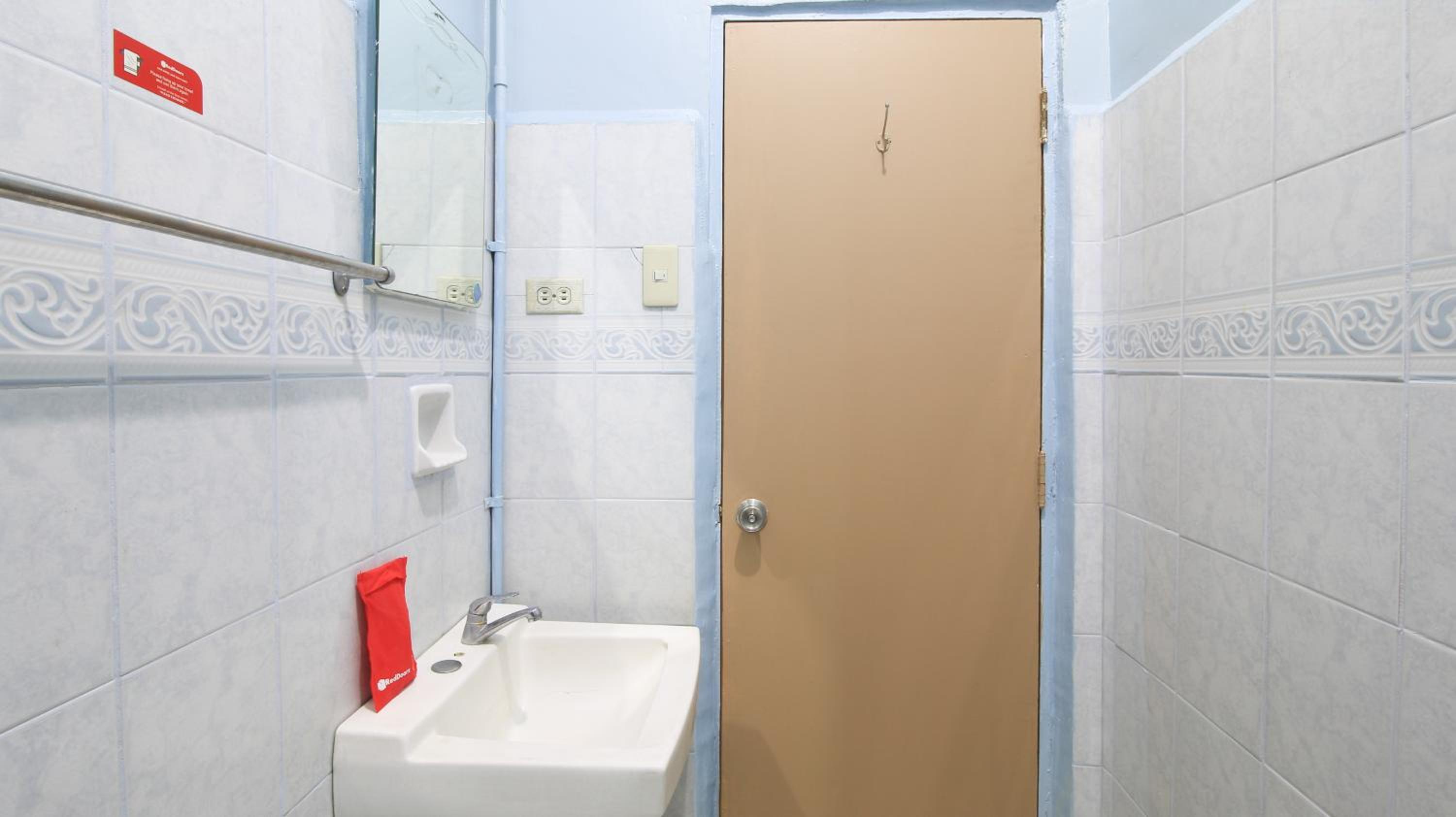Deluxe Room - Photo 2