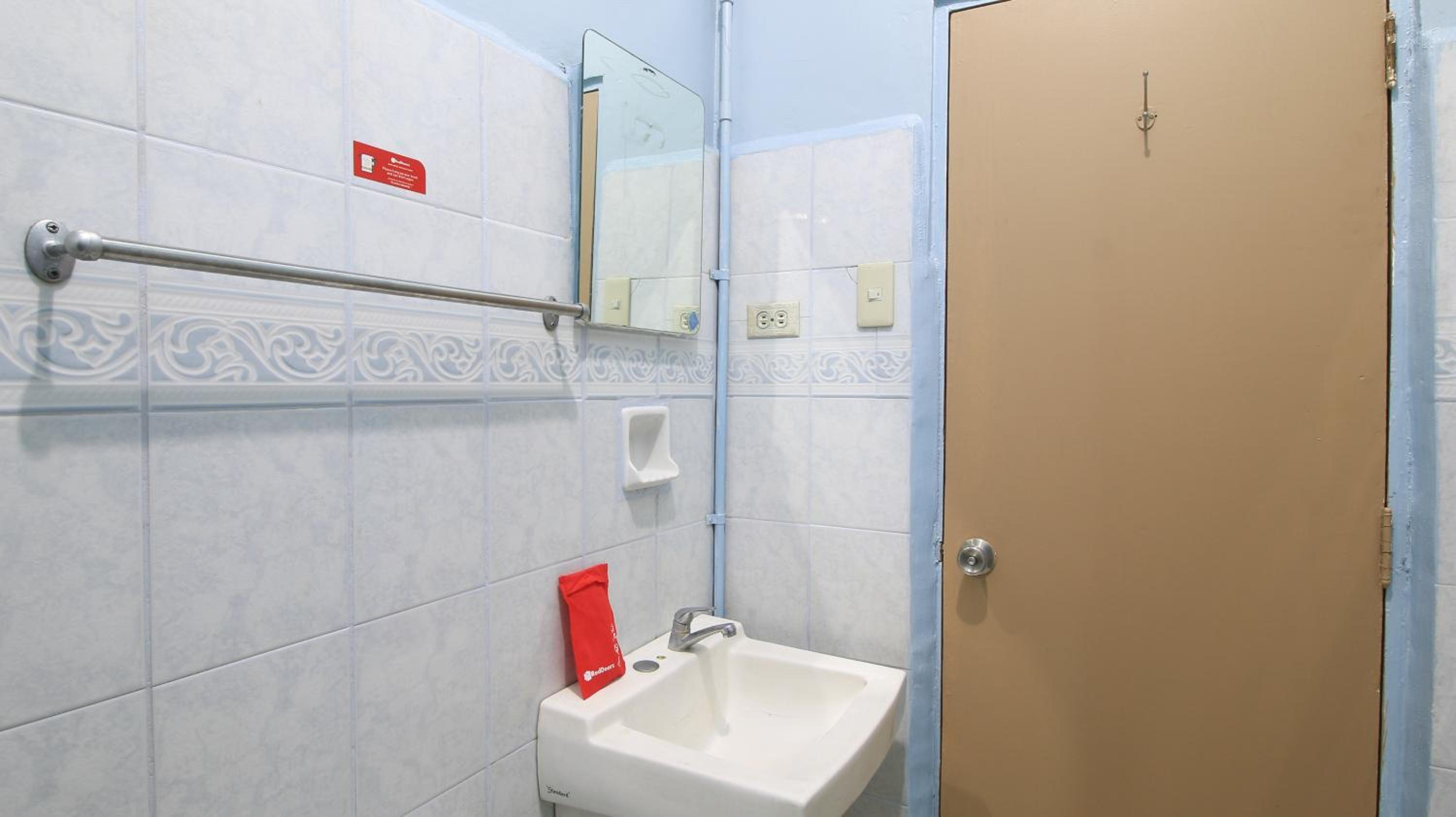 Deluxe Room - Photo 4