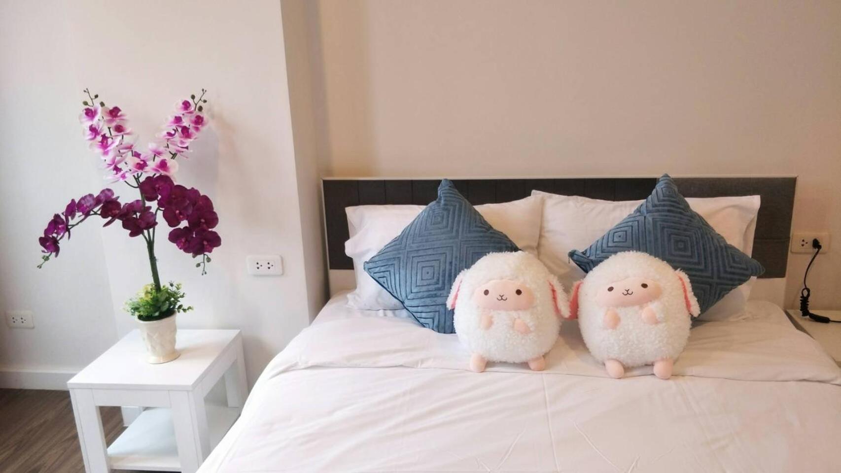 One-Bedroom Apartment - Photo 12