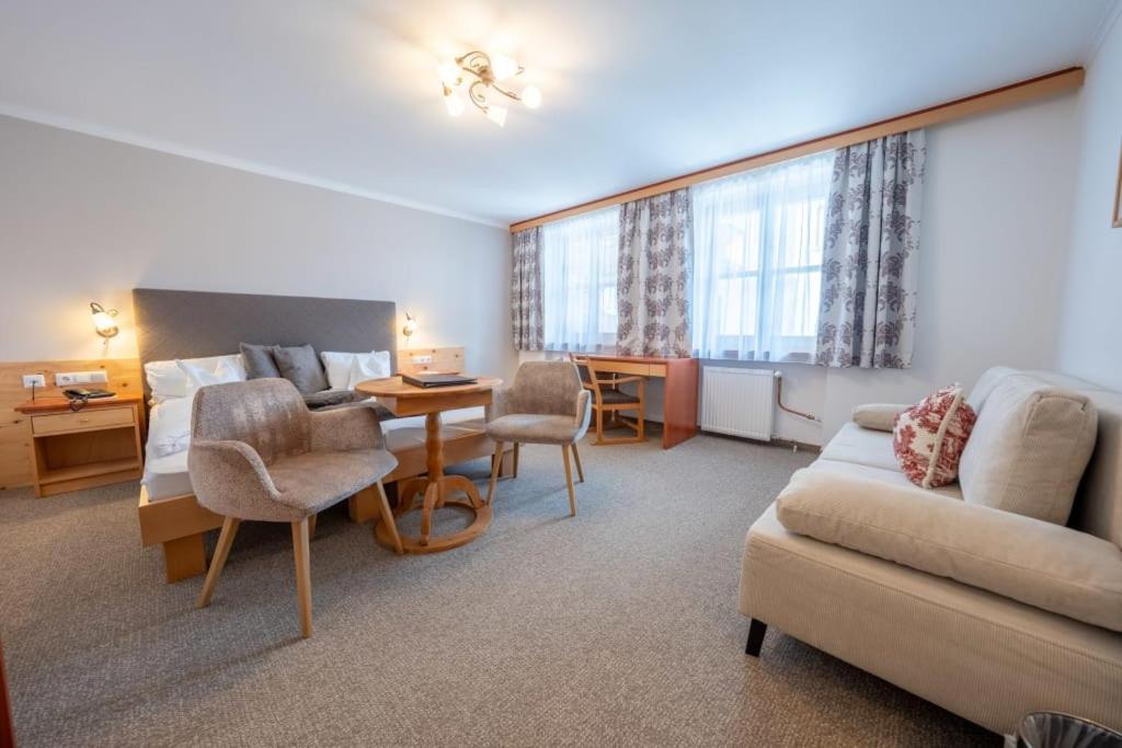 Deluxe Family Room photo 2