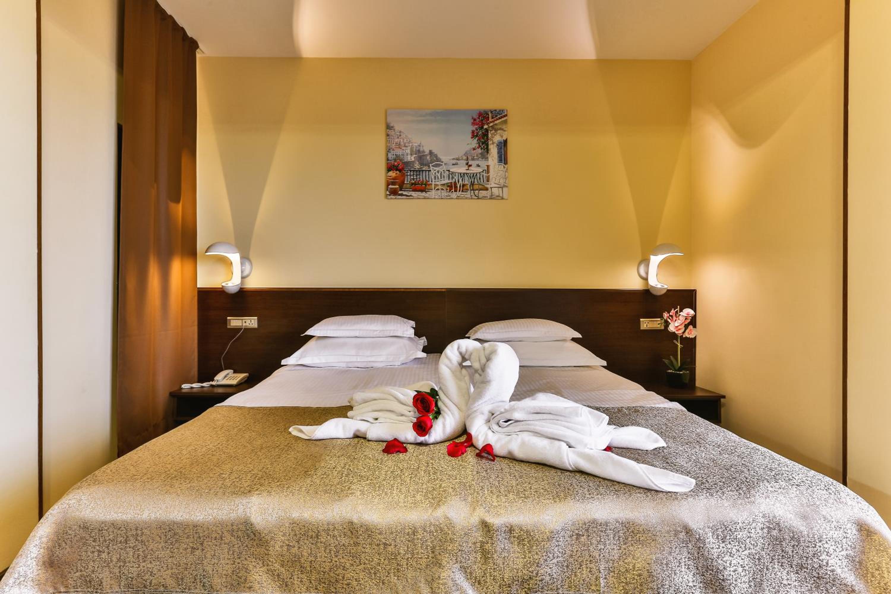 Superior Double Room with Partial Sea View photo 2