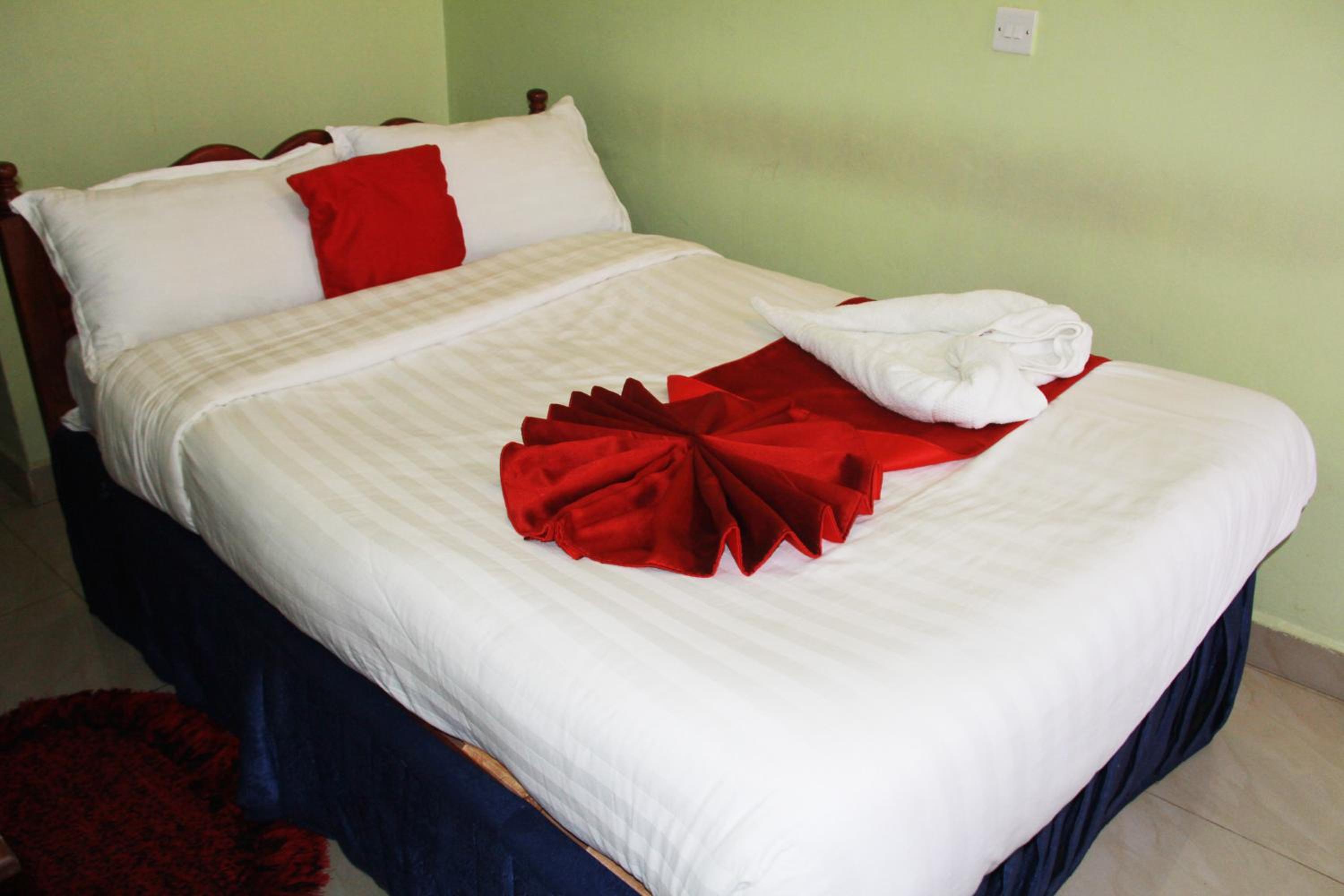 Single Room with Bathroom photo 2