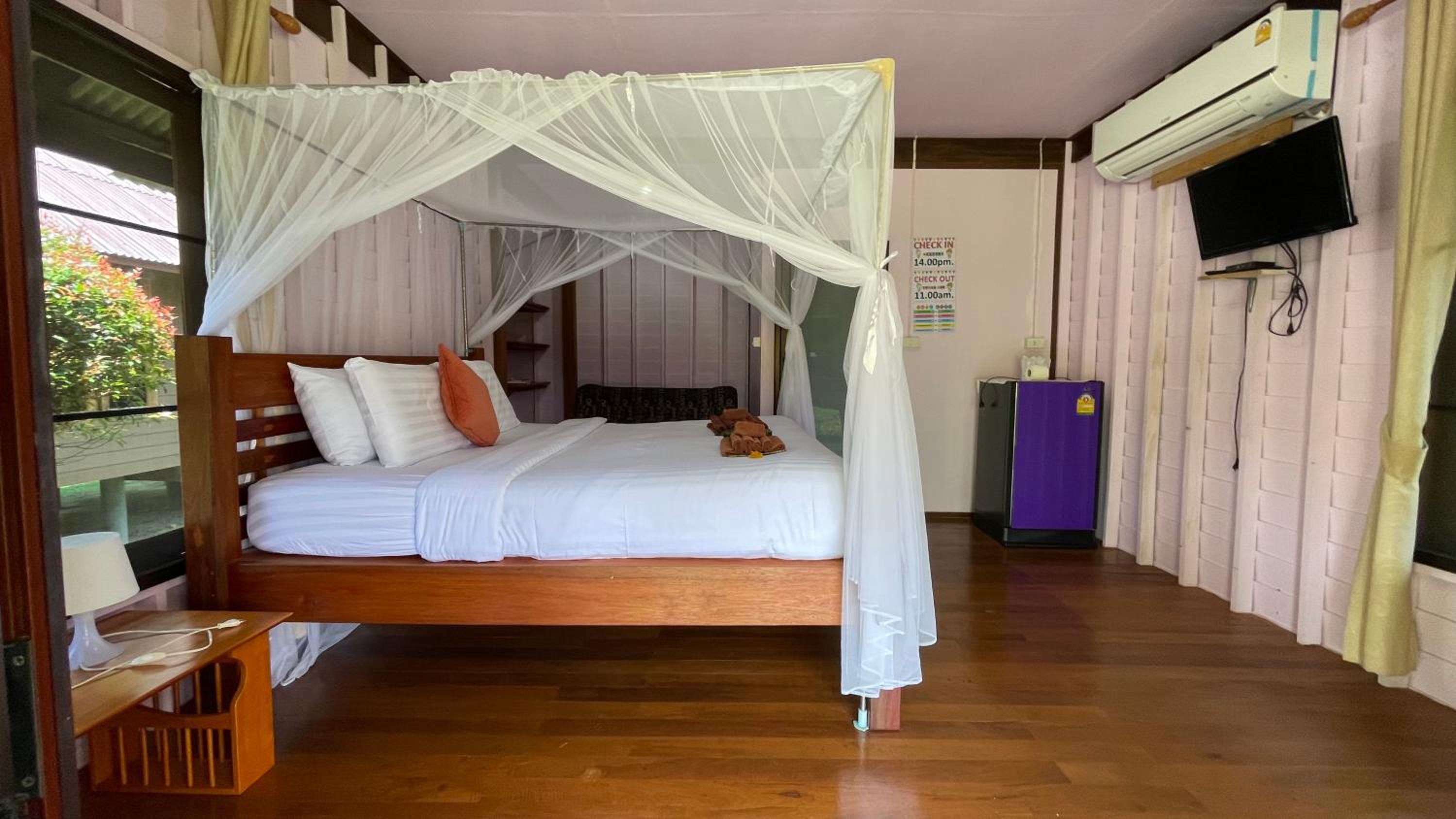 Double Room with Pool View photo 3