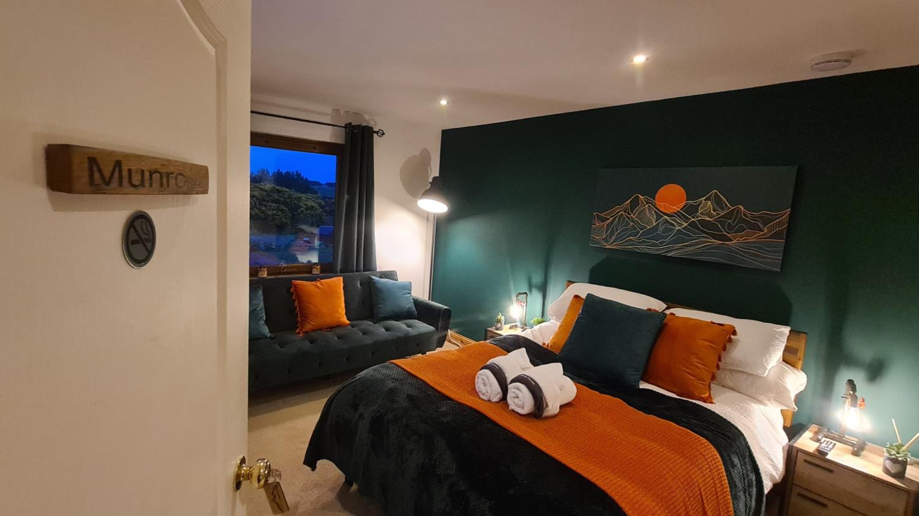 Family Room with Private Bathroom - Photo 4