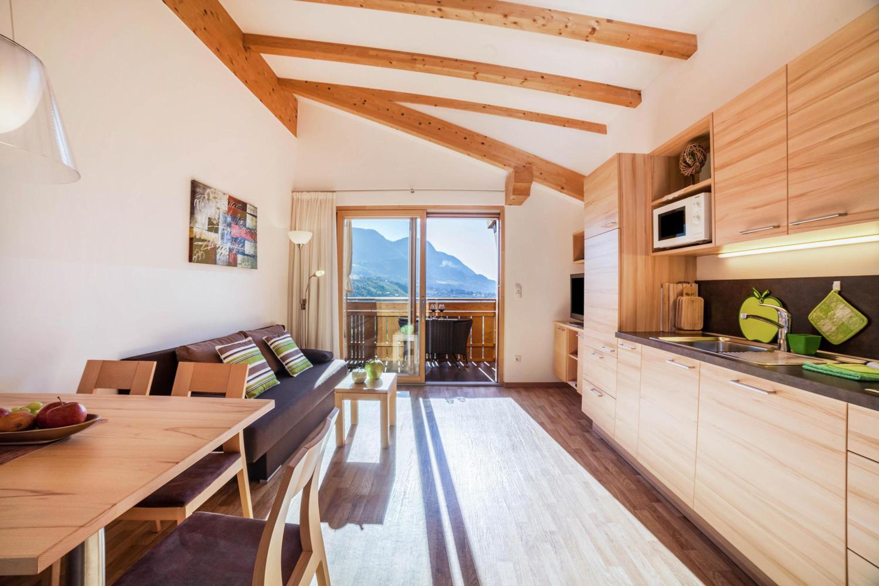 Two-Bedroom Deluxe Apartment with Garden View photo 2