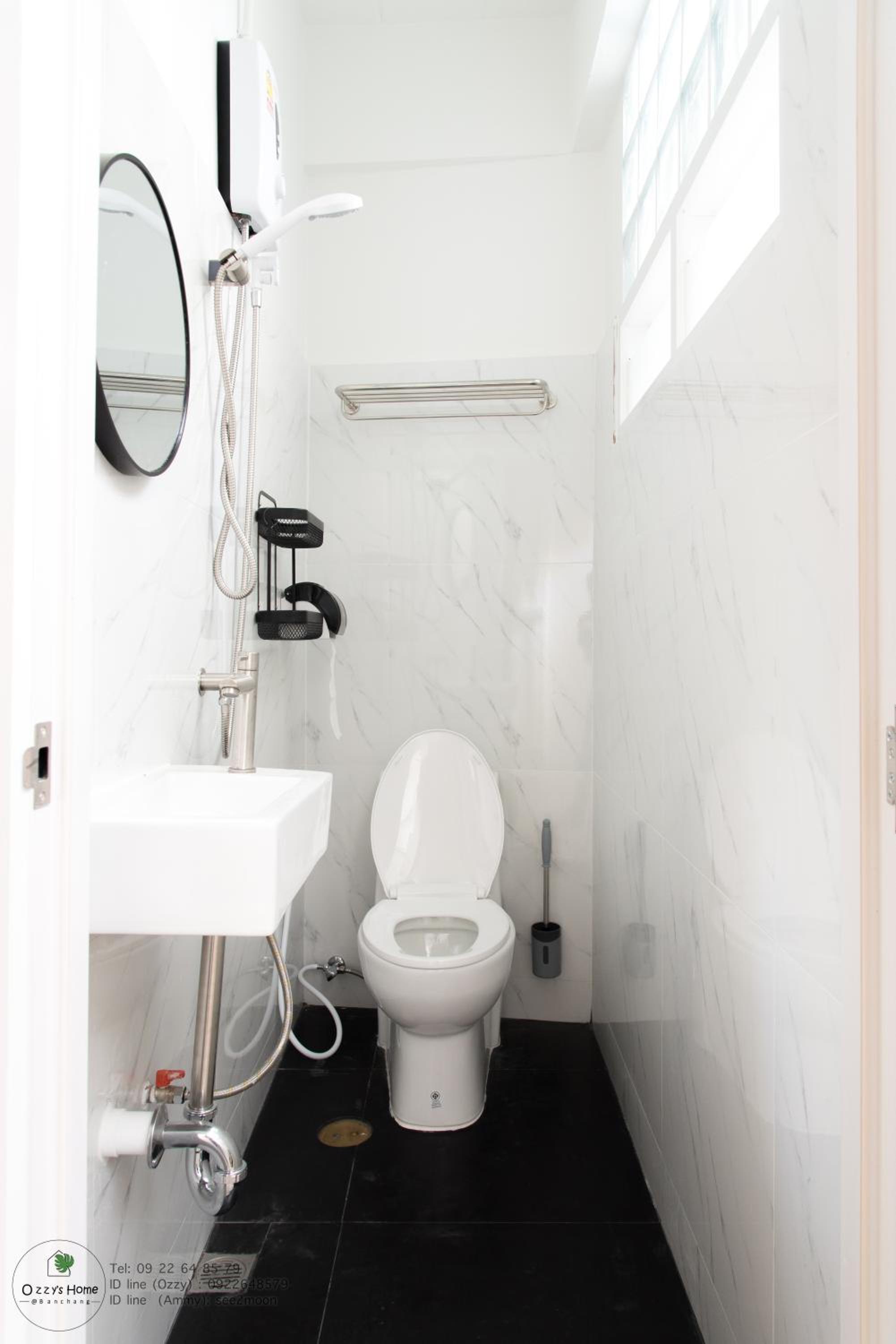 Three-Bedroom Townhouse - Photo 4