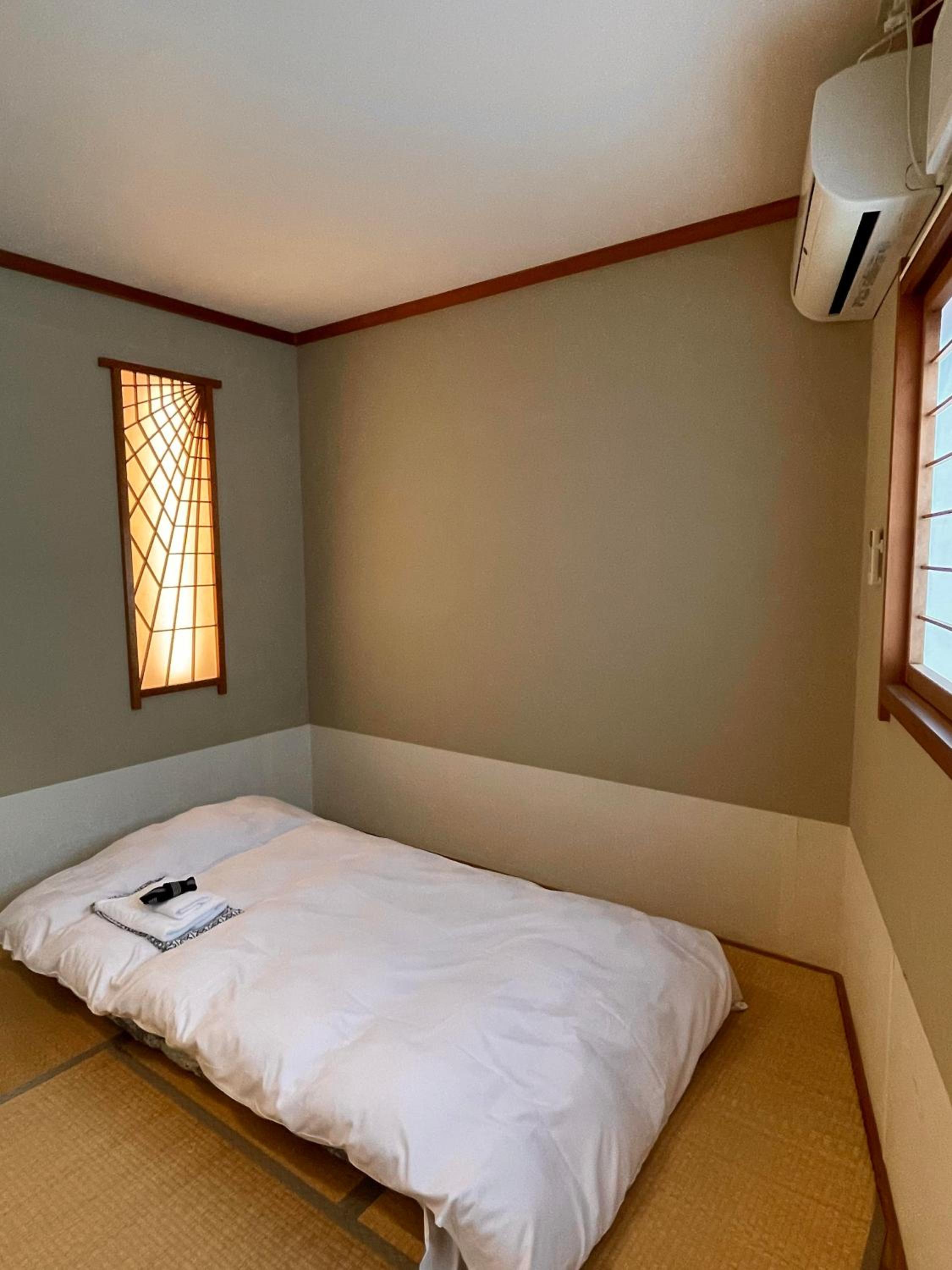 Japanese-Style Family Room photo 2