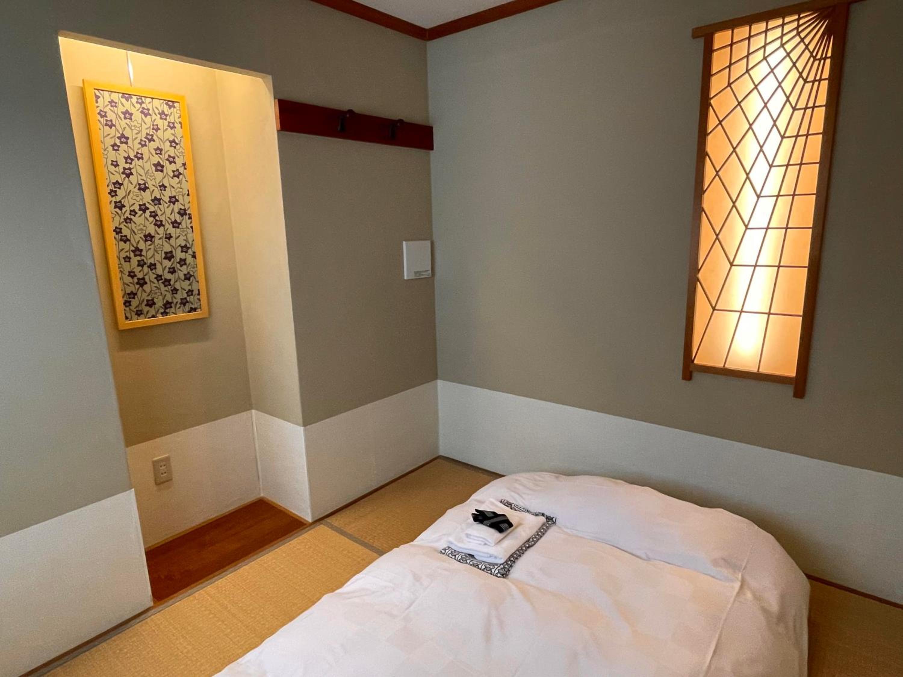 Japanese-Style Family Room photo 3