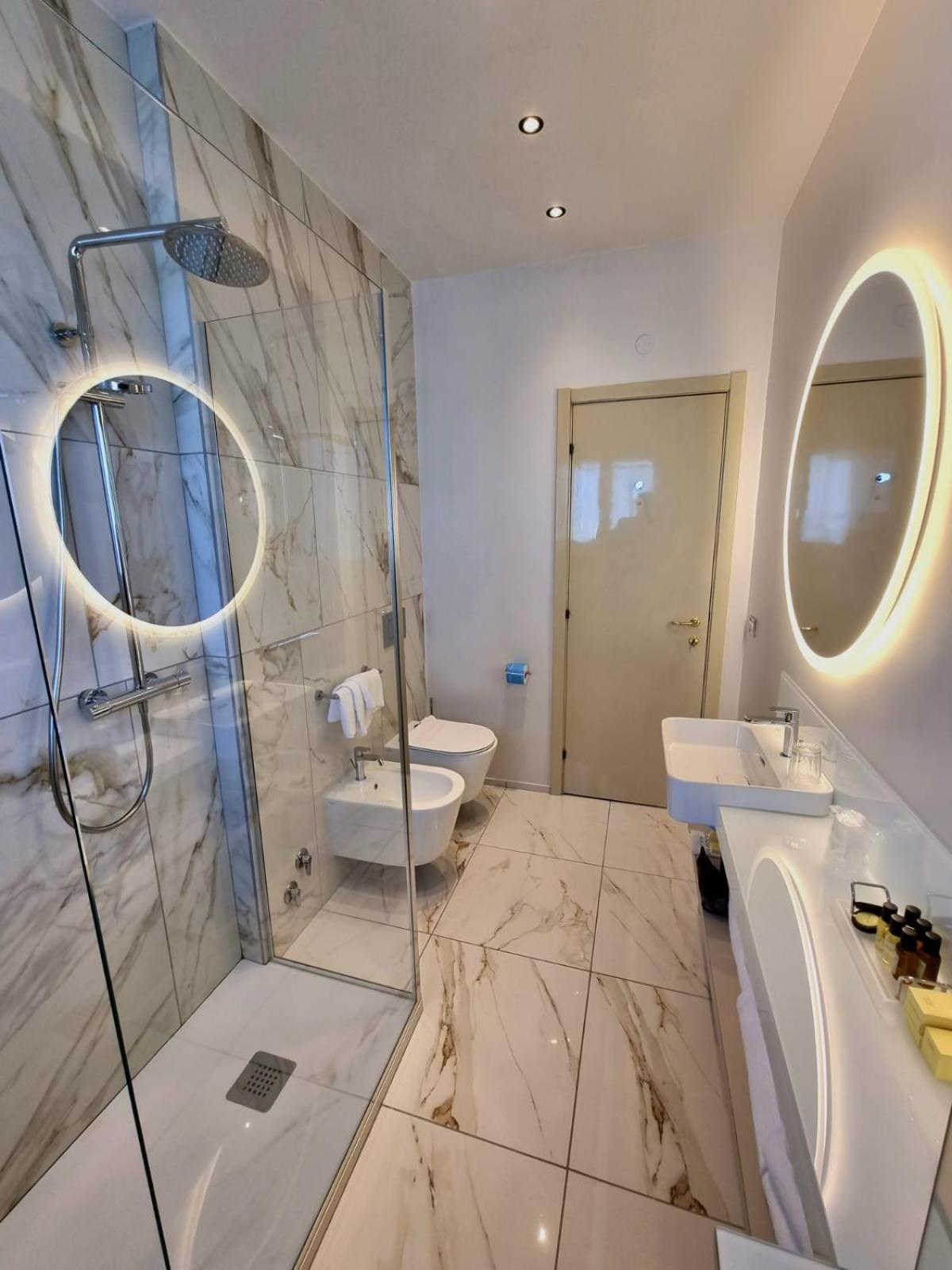 Double Room with Sea View (Single use) photo 3