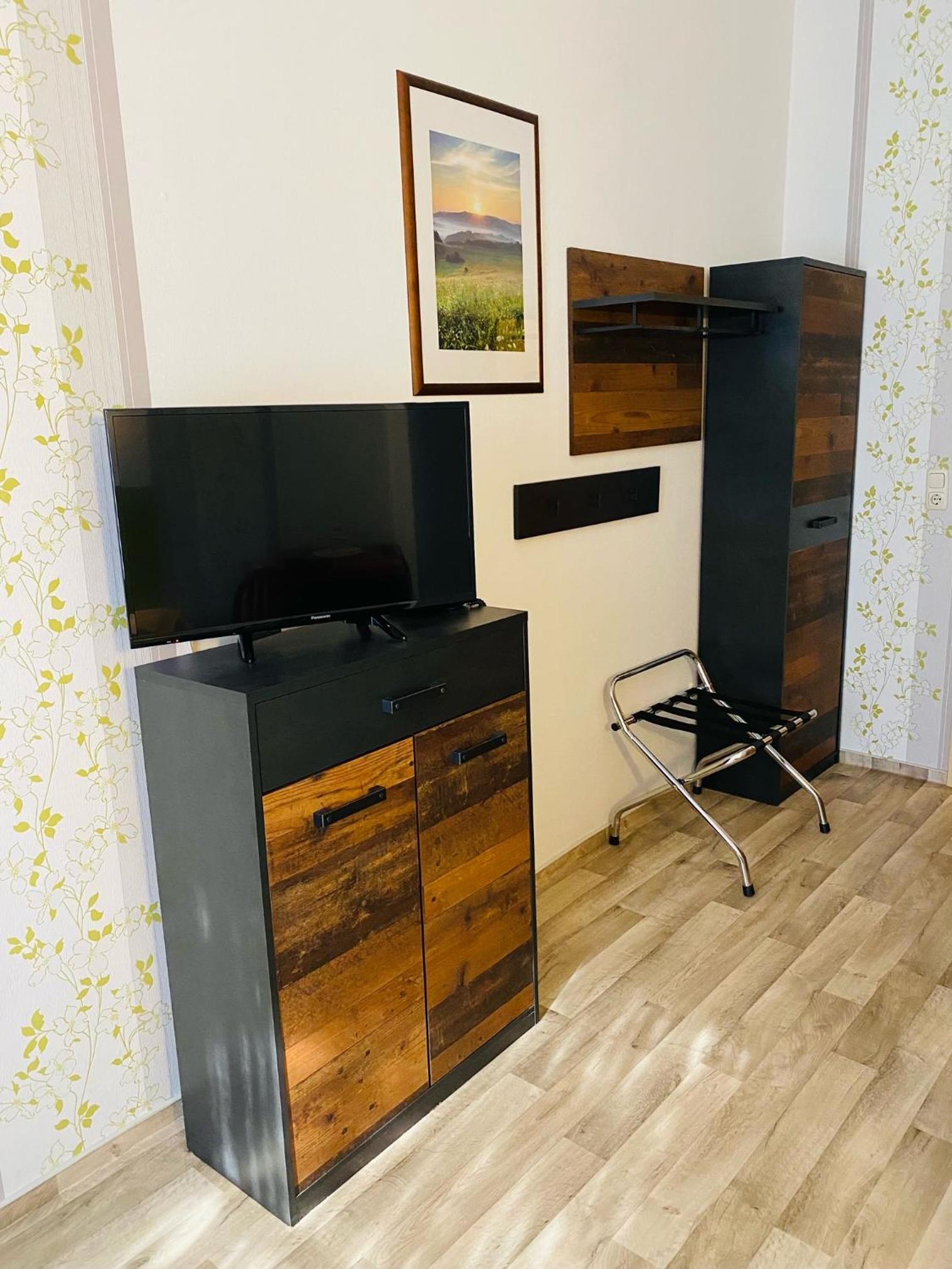 Single Room with Bathroom photo 3