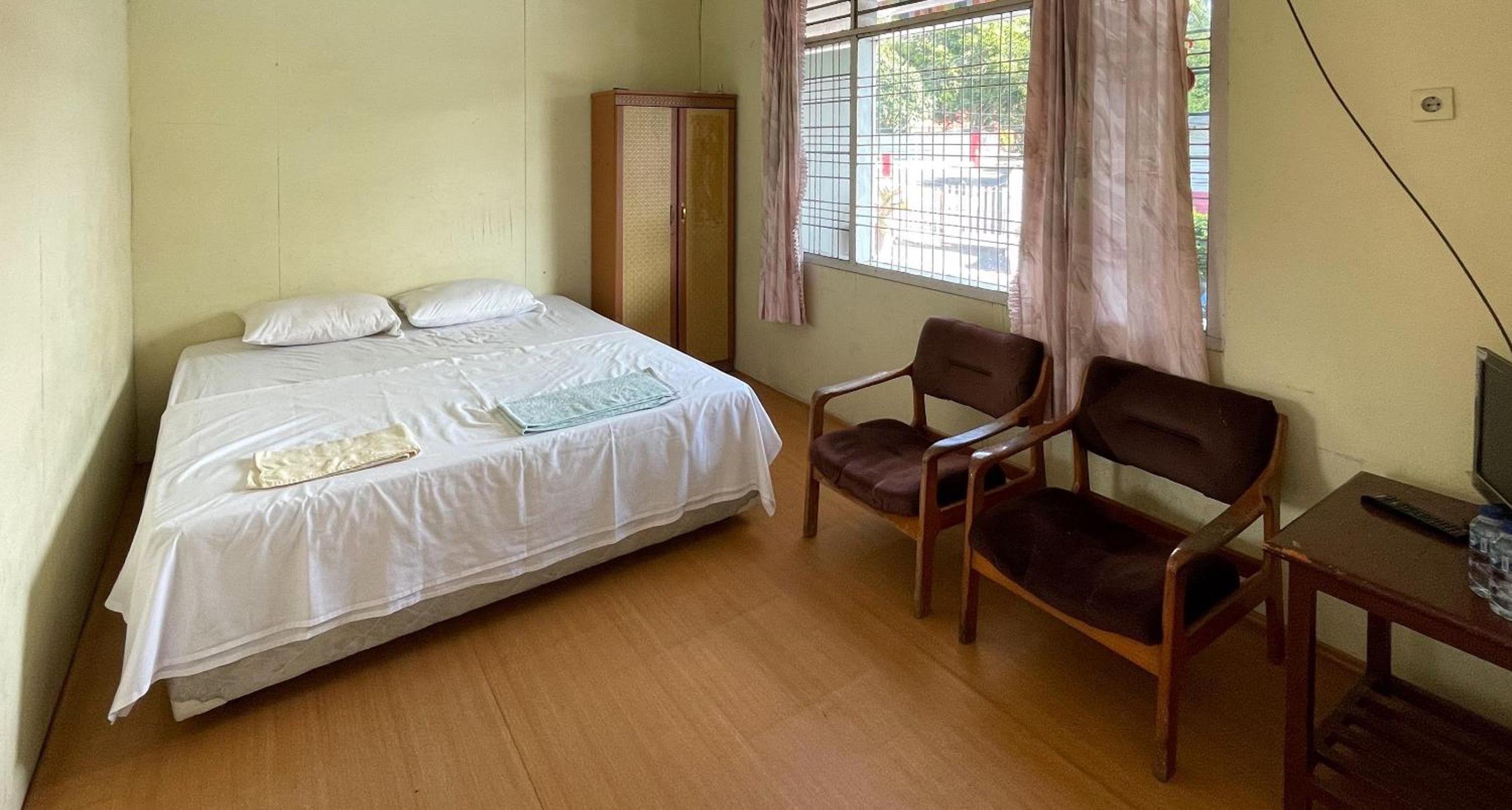 Standard Double Room with Shared Bathroom - Photo 4