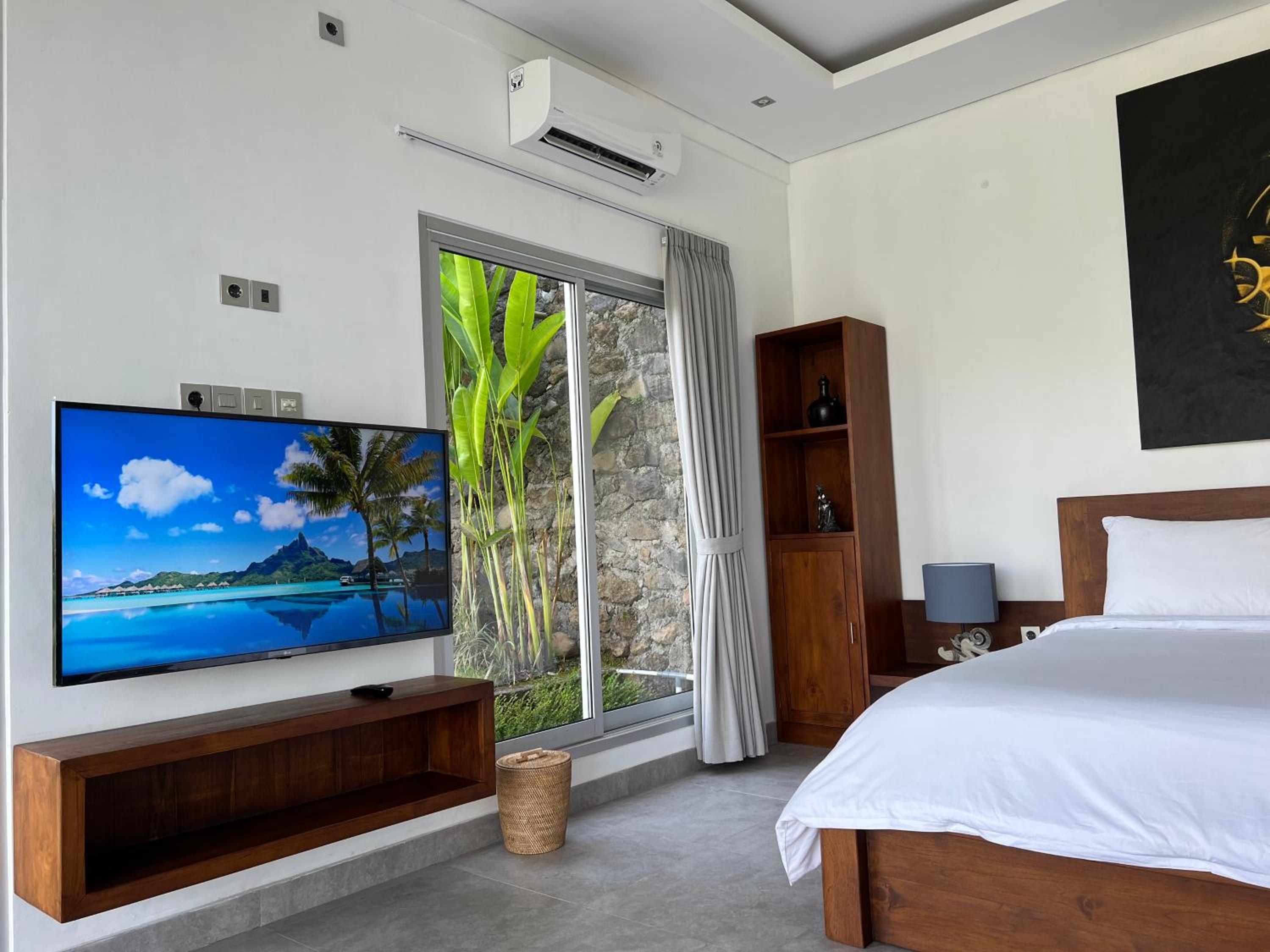 One-Bedroom Villa with Pool View - Photo 13