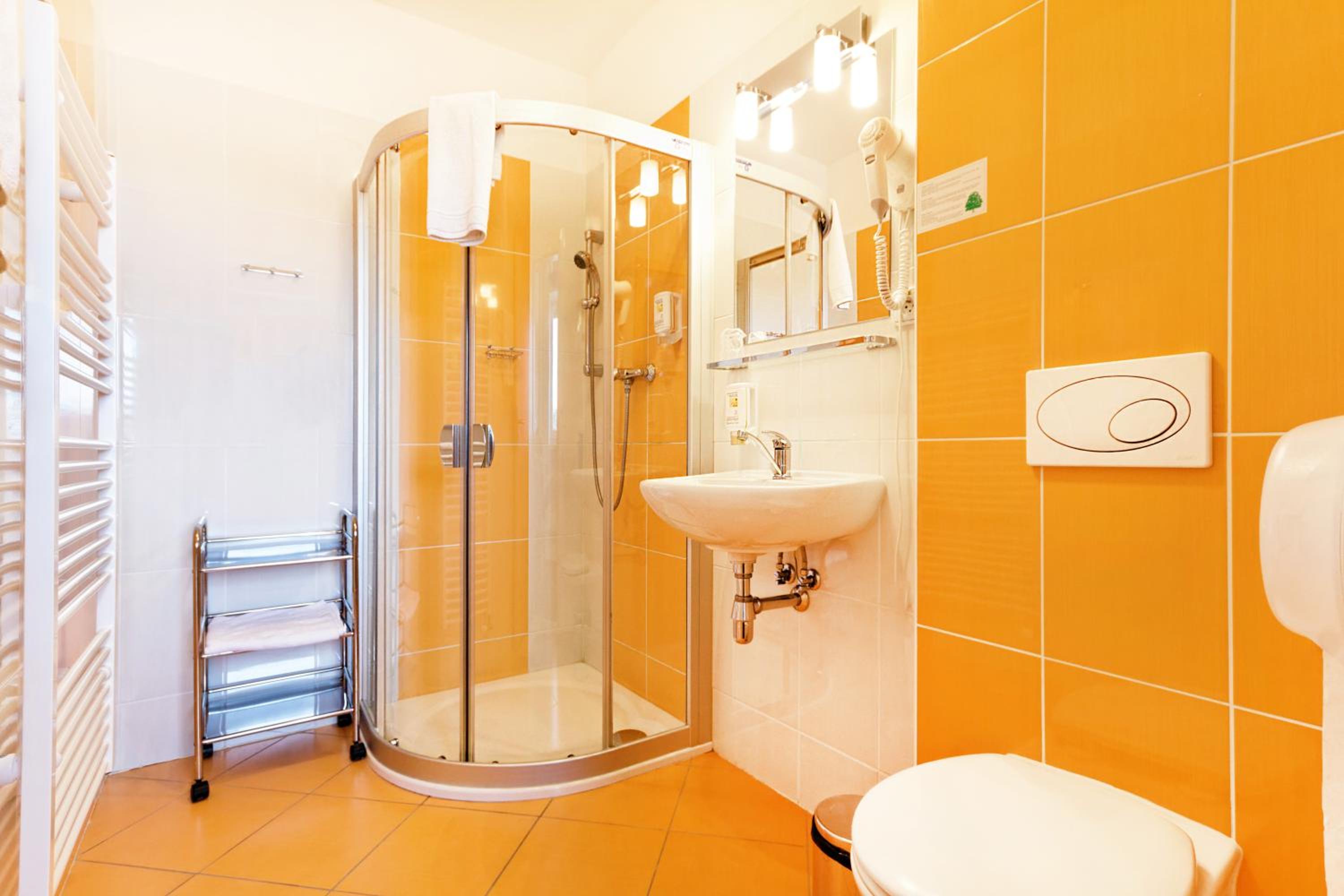 Double or Twin Room - Photo 6