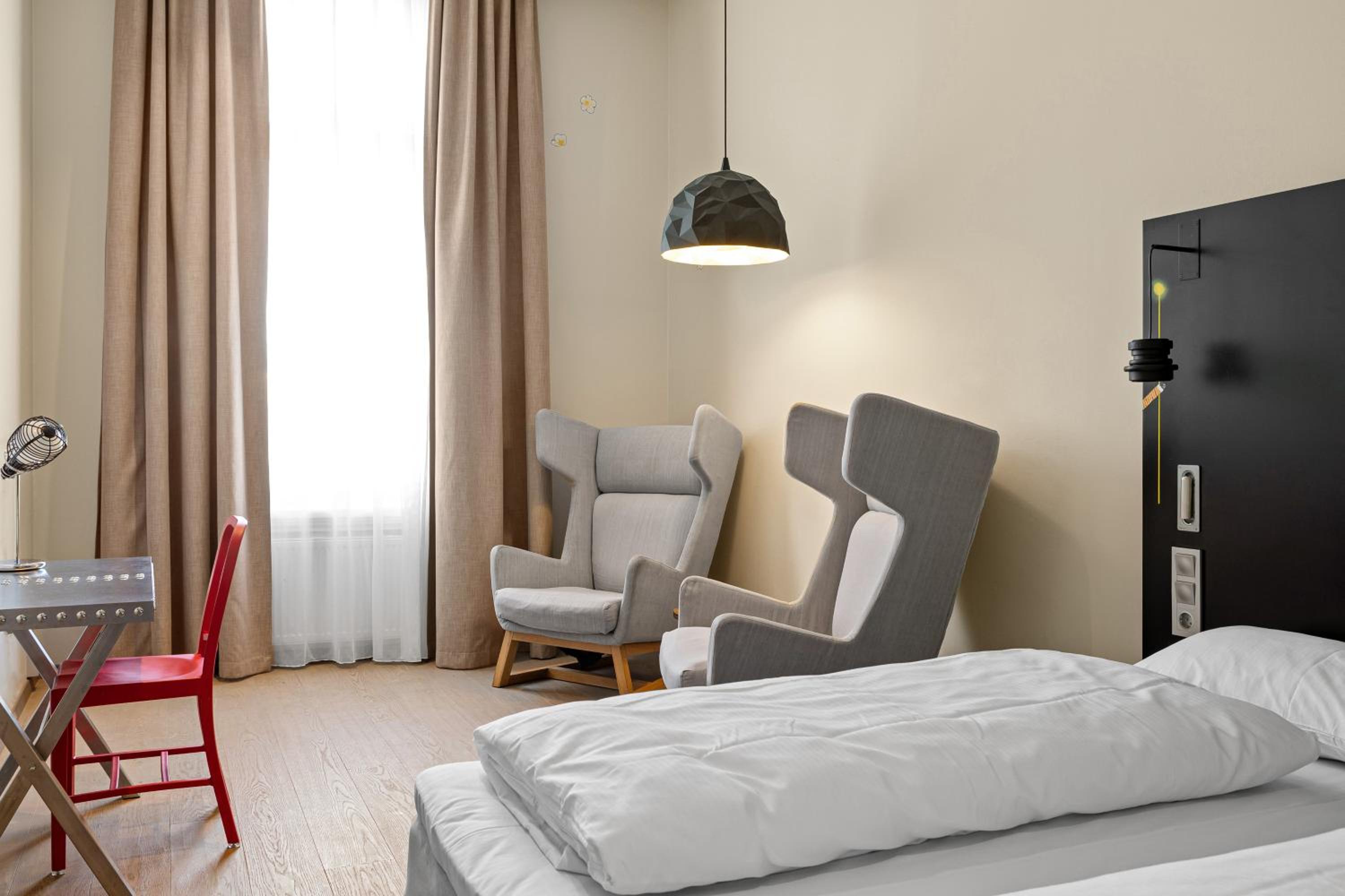 Superior Double or Twin Room thumbnail 6
