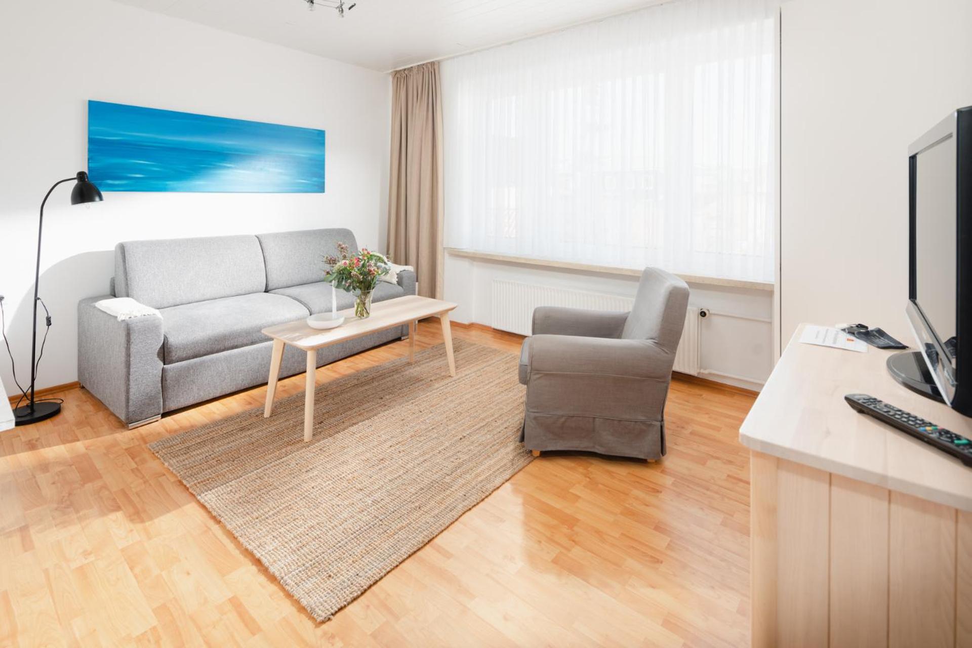Small 2-Room Apartment photo 2