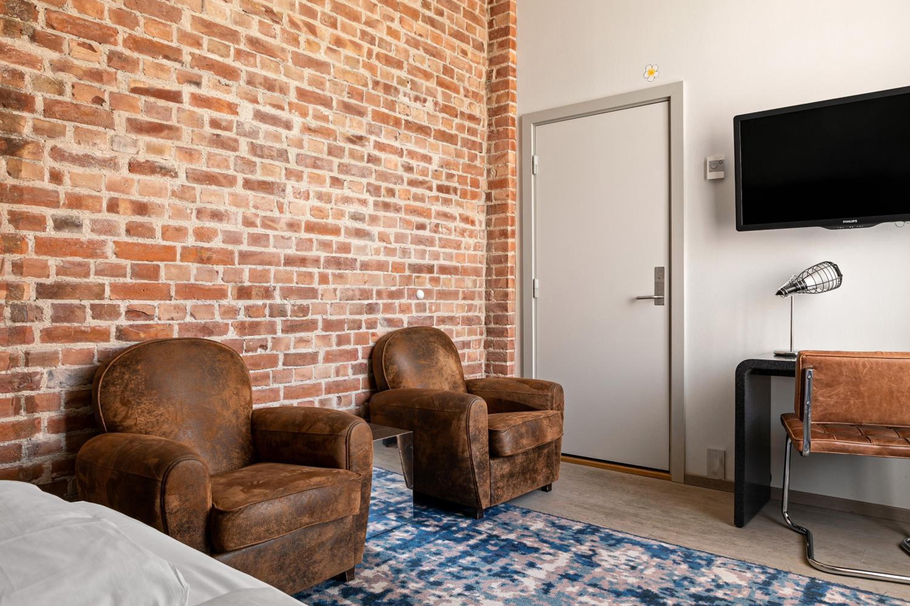Superior Double or Twin Room thumbnail 5