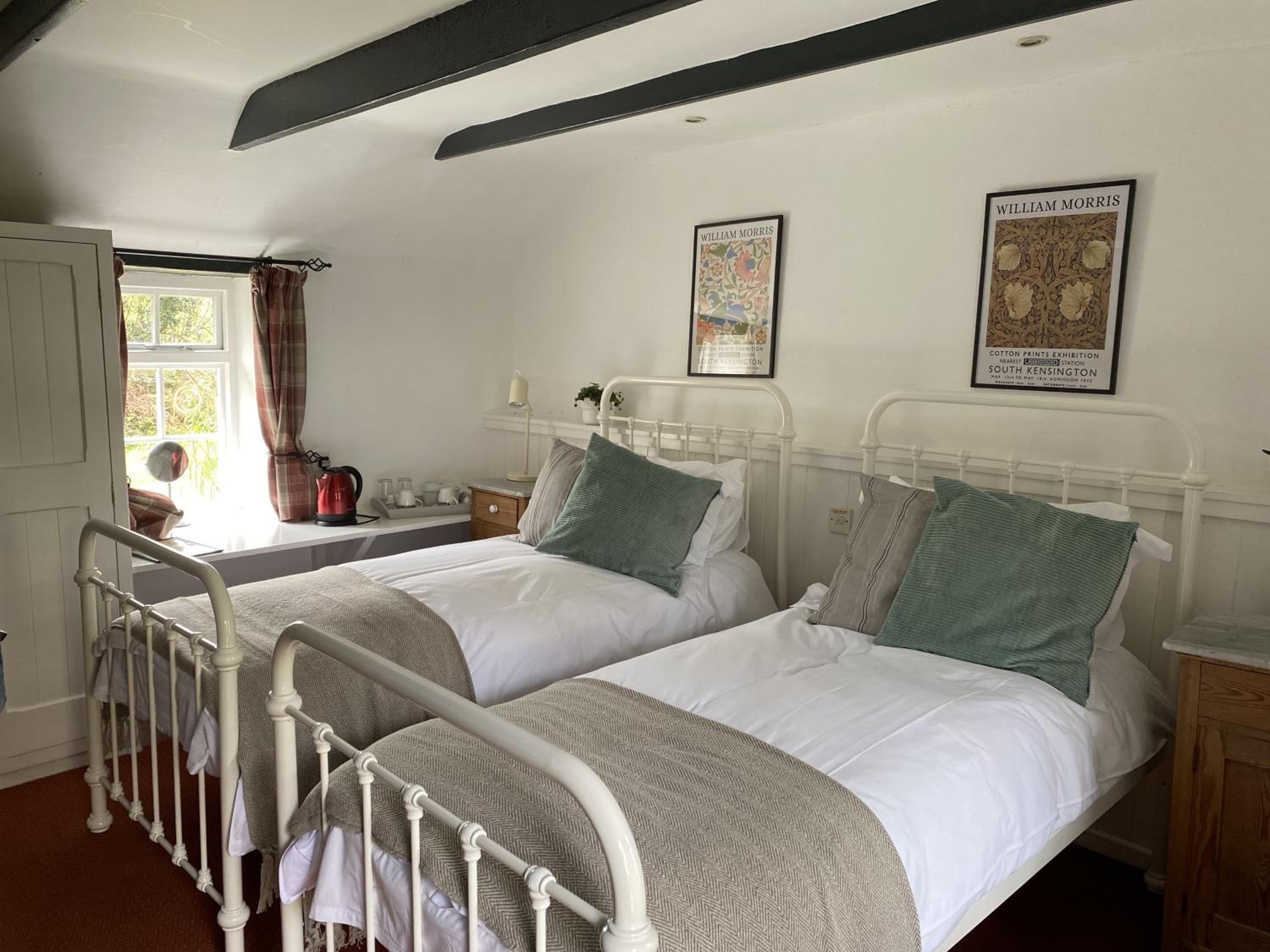 Standard Twin Room with Garden View - Photo 3