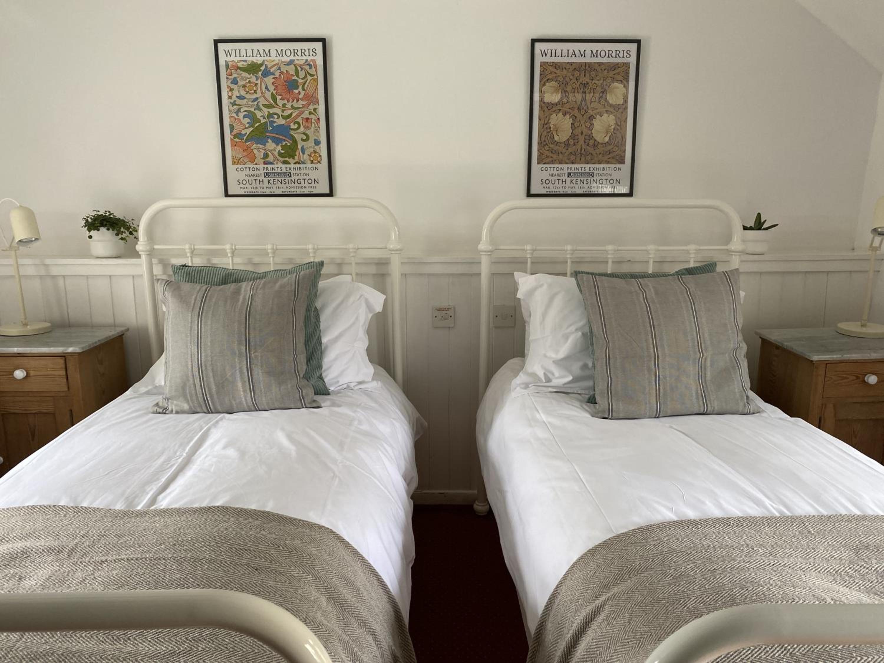 Standard Twin Room with Garden View - Photo 4