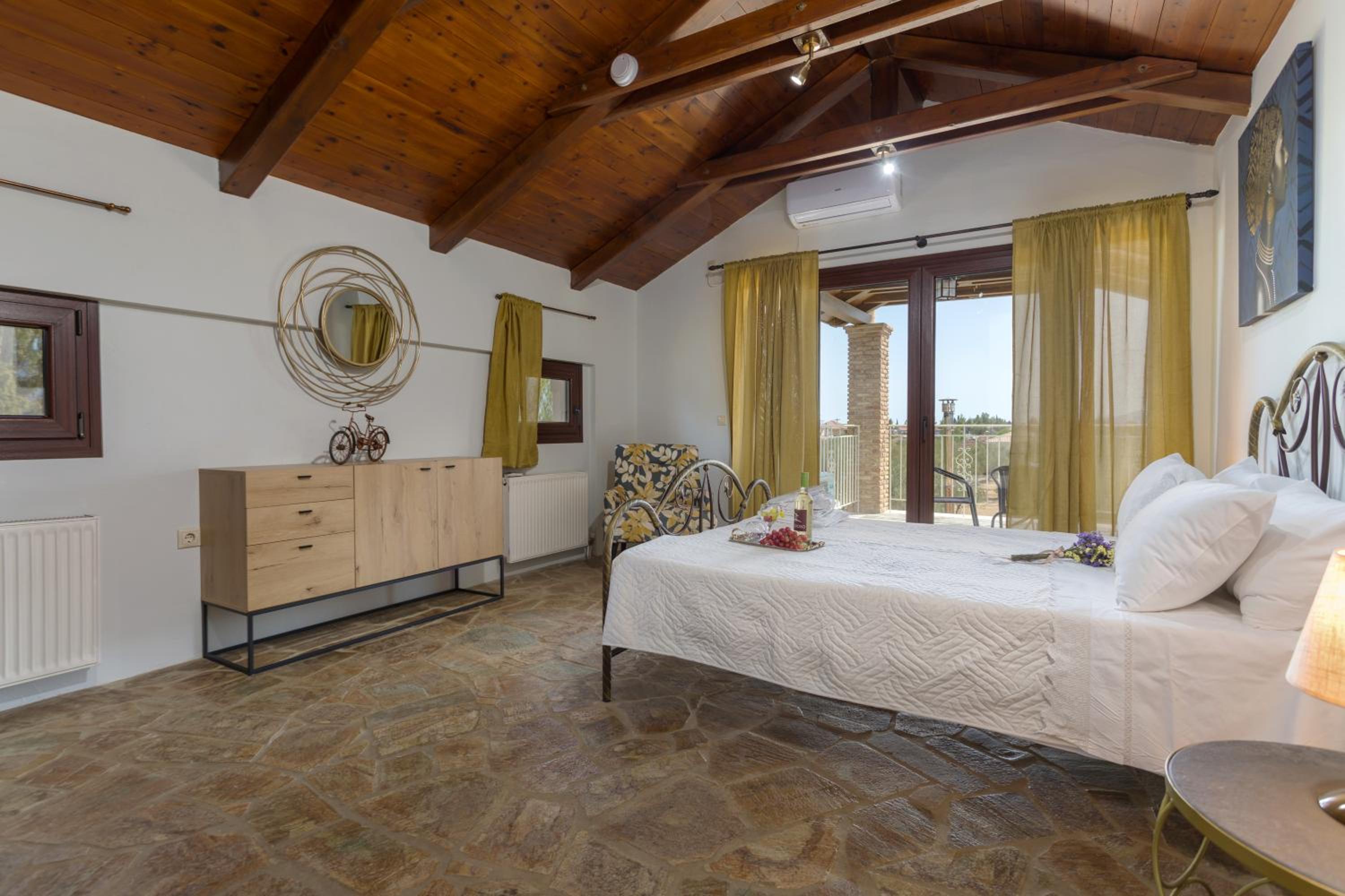 Seven-Bedroom Villa with Private Pool  photo 2