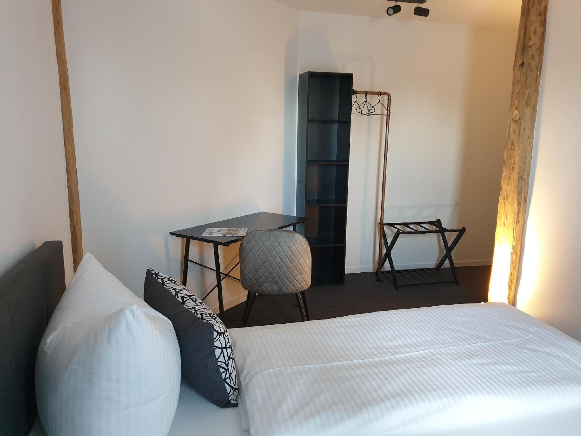 Double Room - Photo 7